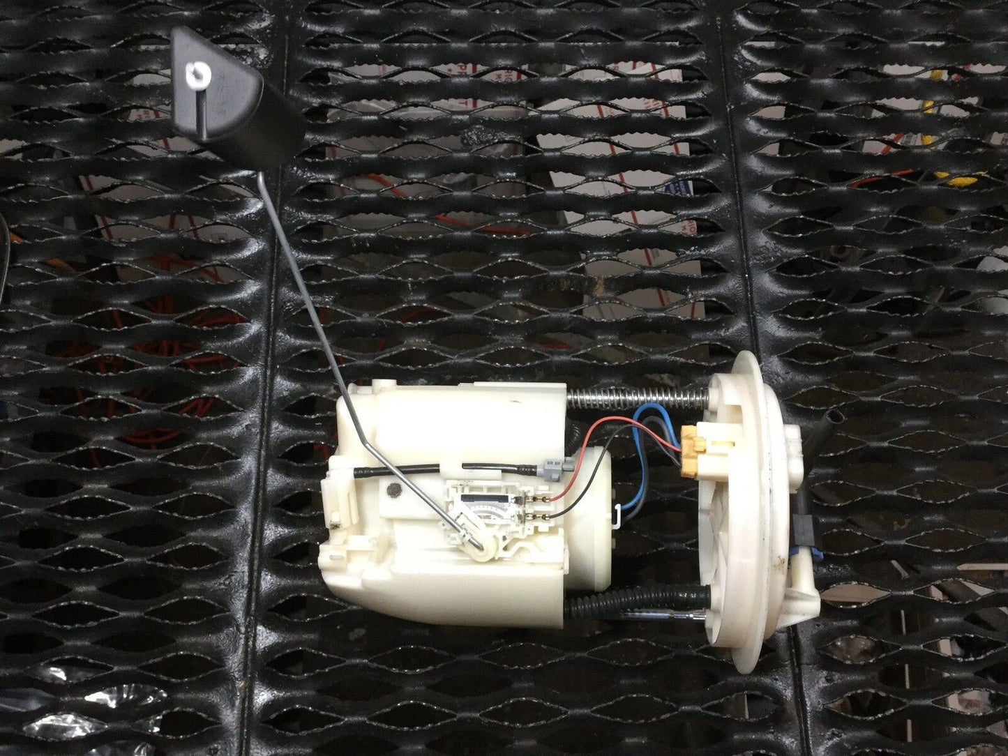 2010 Chrysler Sebring Avenger 2.4l Fuel Pump 04766131ab OEM