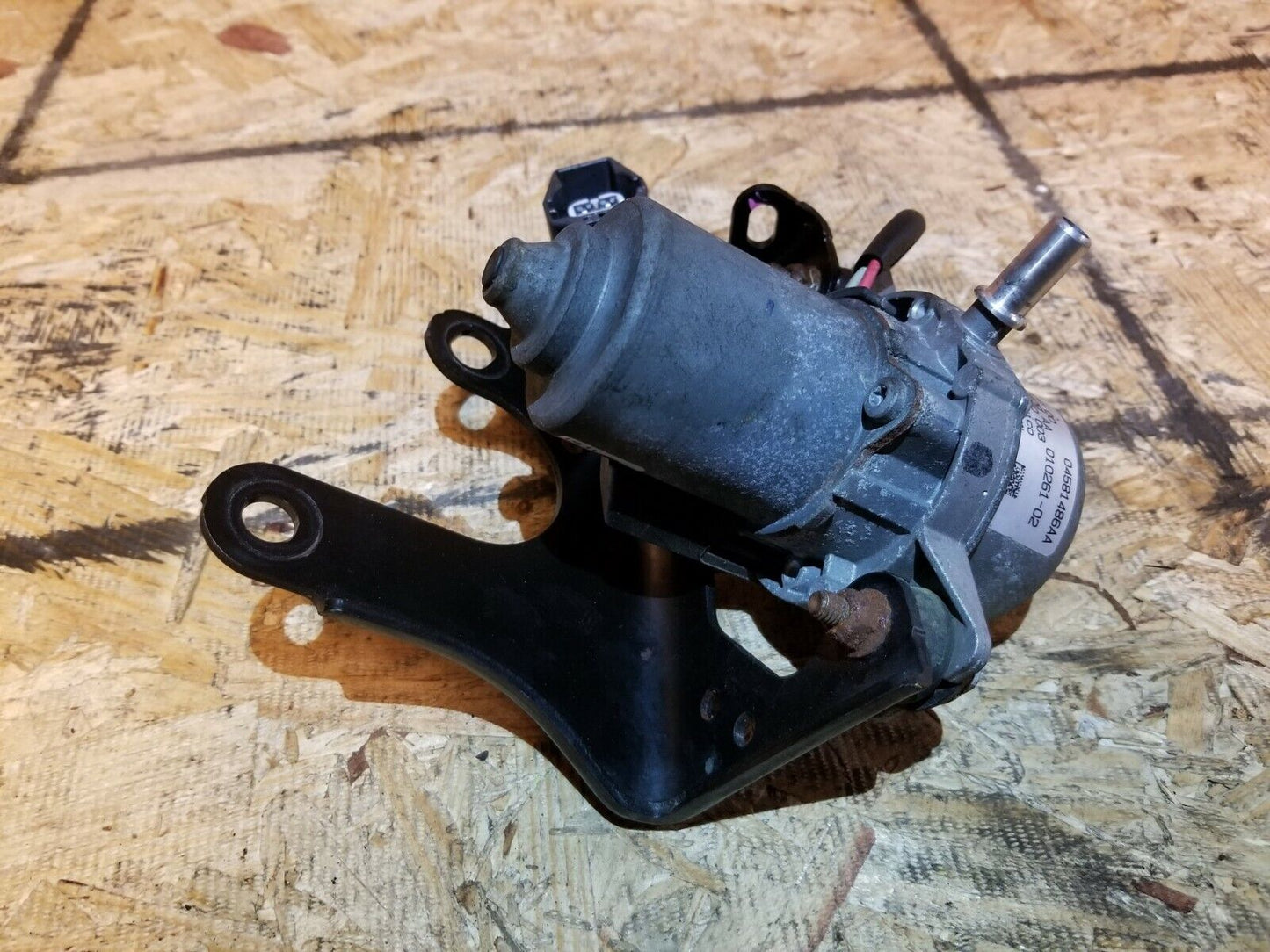 11 12 13 14 Chrysler 200 Power Brake Booster Air Vacuum Pump W/ Bracket OEM