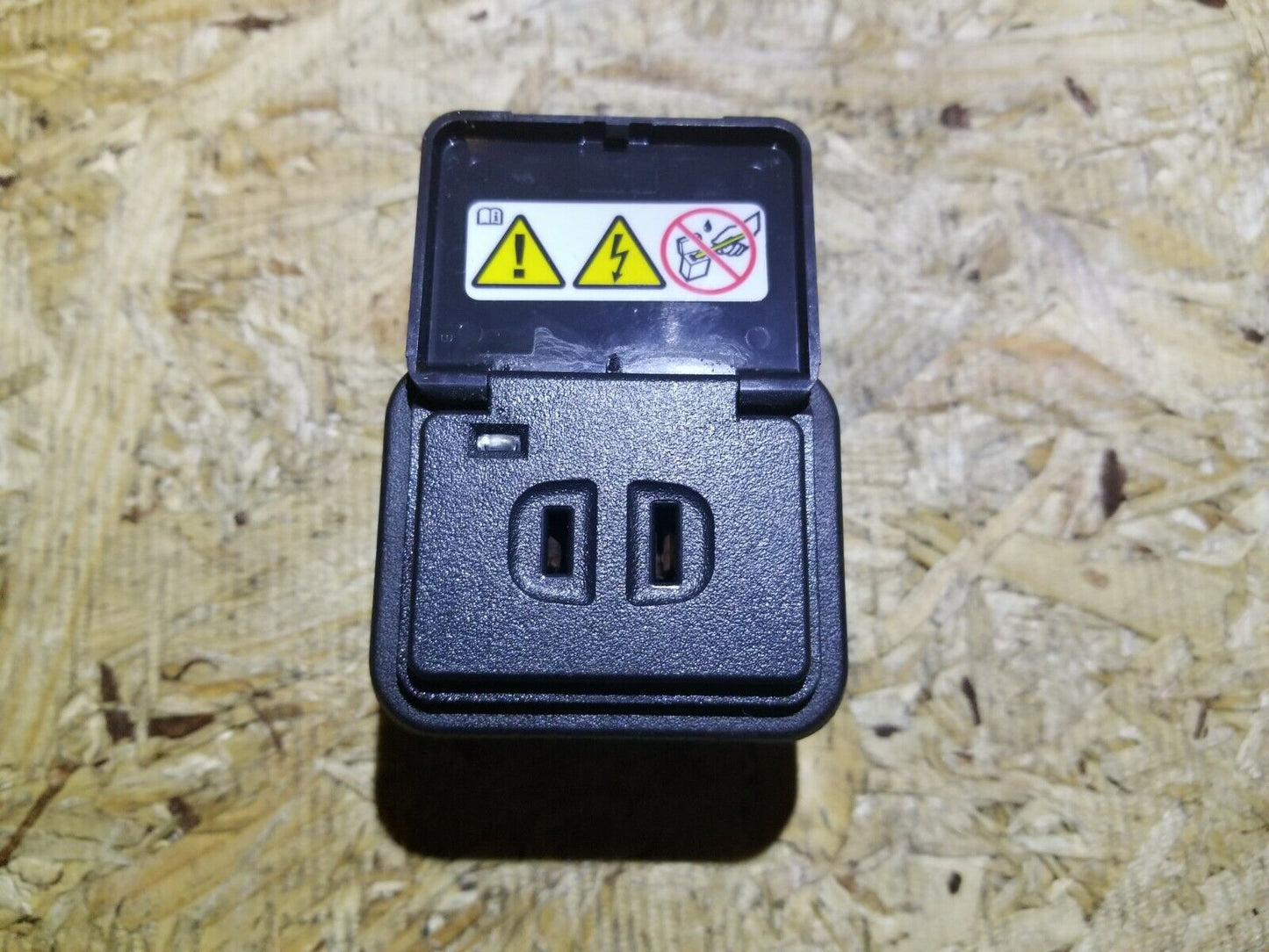 07 08 09 10 Mercedes-benz R350 Power Outlet 115v AC 150w Housing Socket OEM