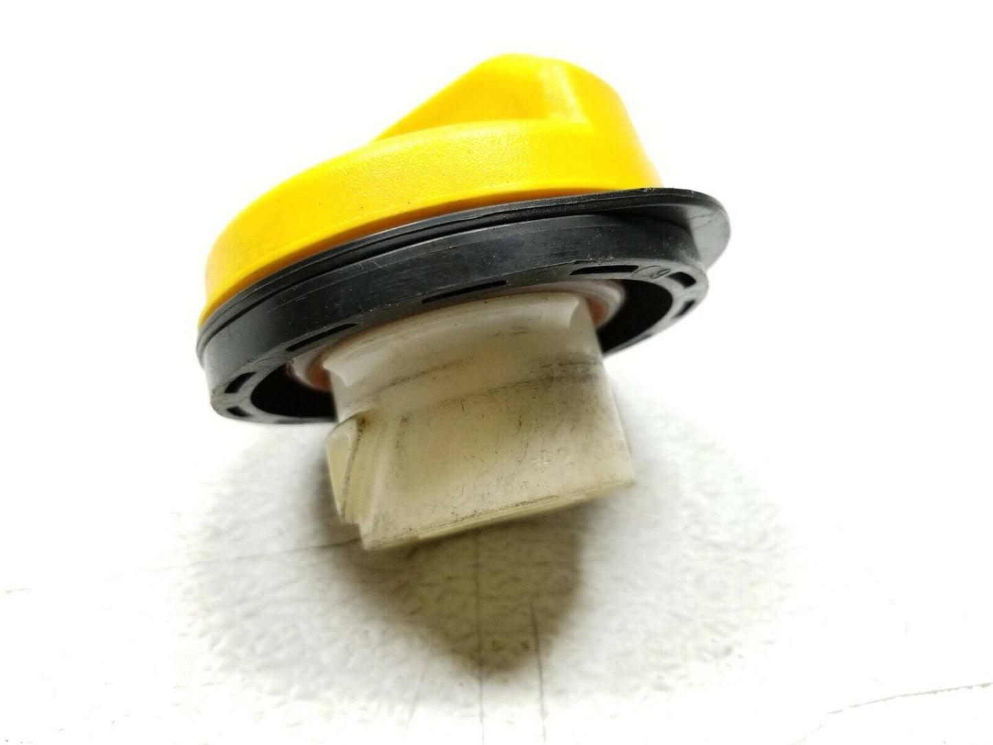 08 09 10 11 12 13 14 Escalade Fuel Tank Gas Cap OEM