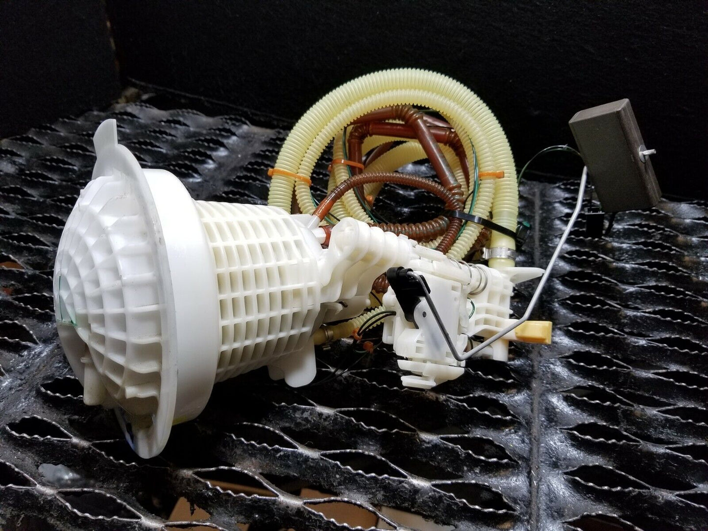 12 13 14 15 16 17 Chrysler 300 Secondary Gas Fuel Pump Assembly OEM 43k