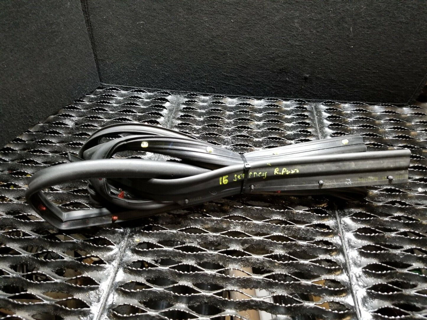 12 13 14 15 16 Dodge Journey Rear Right Passenger Door Weatherstrip Seal OEM
