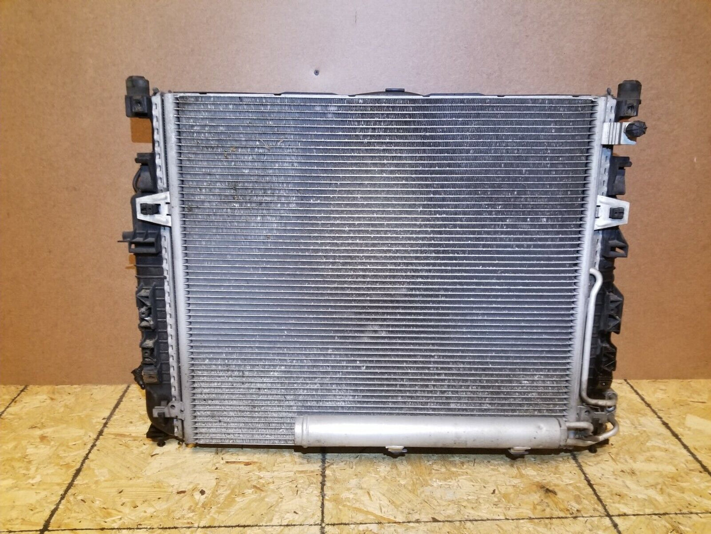 07 08 09 10 Mercedes-benz R350 Condencer Radiator Cooling Fan OEM