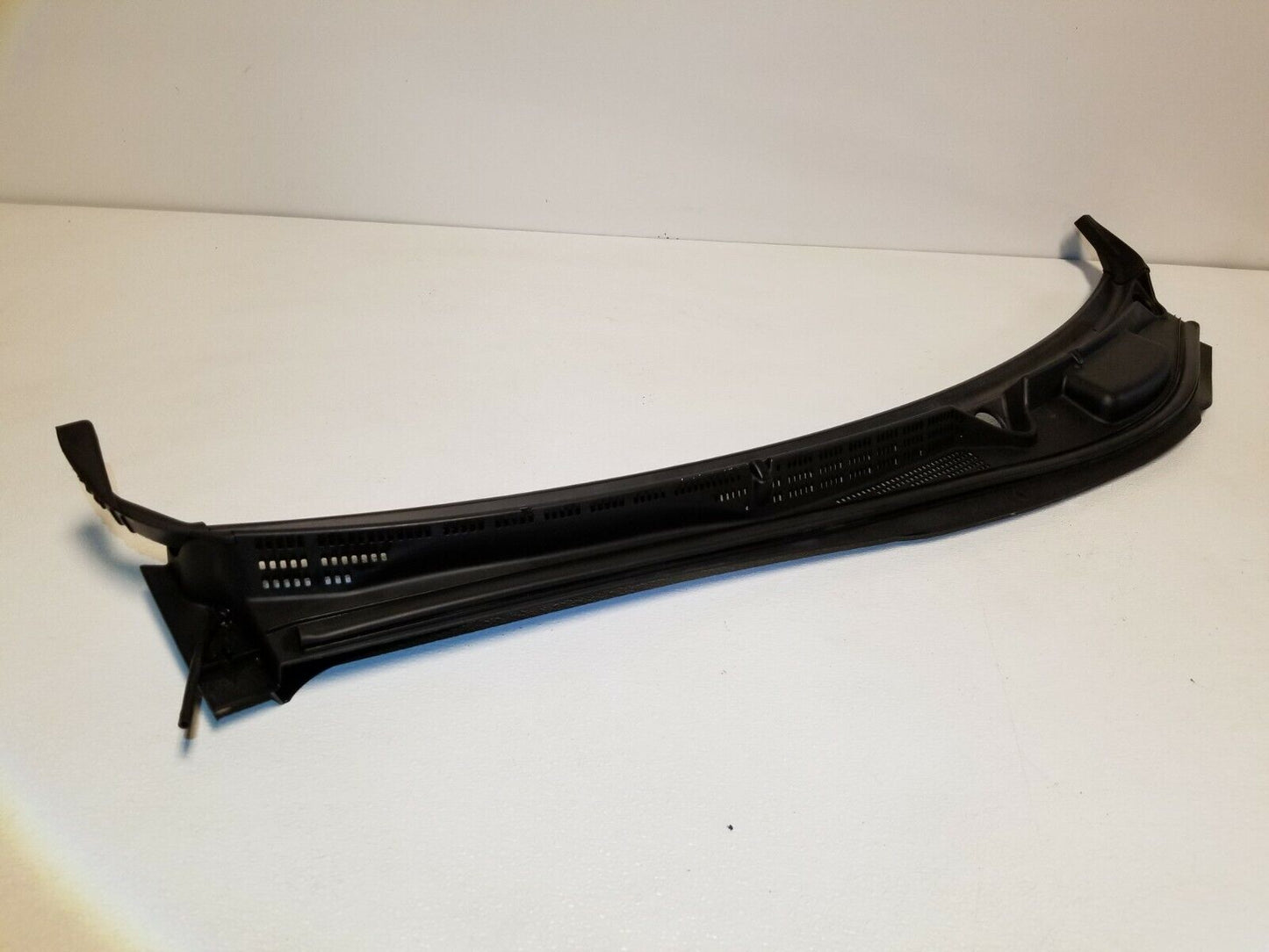 10 11 12 Hyundai Genesis Coupe Windshield Wiper Motor Cowl Trim Panel OEM