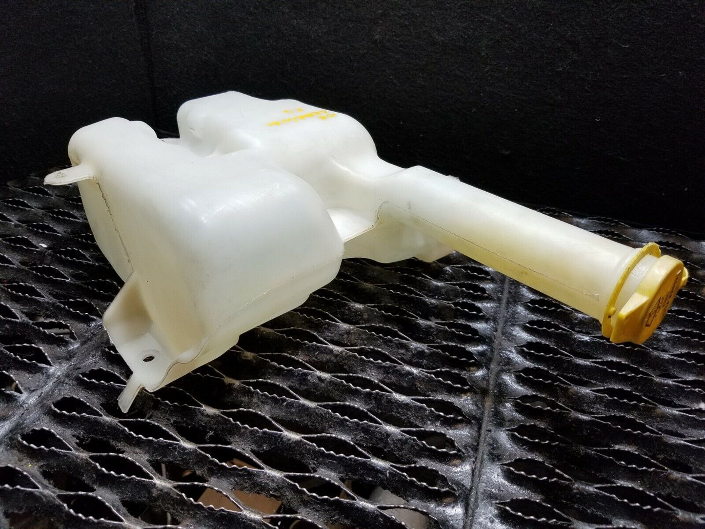 04 05 06 Chrysler Sebring Convertible Windshield Washer Tank Reservoir OEM