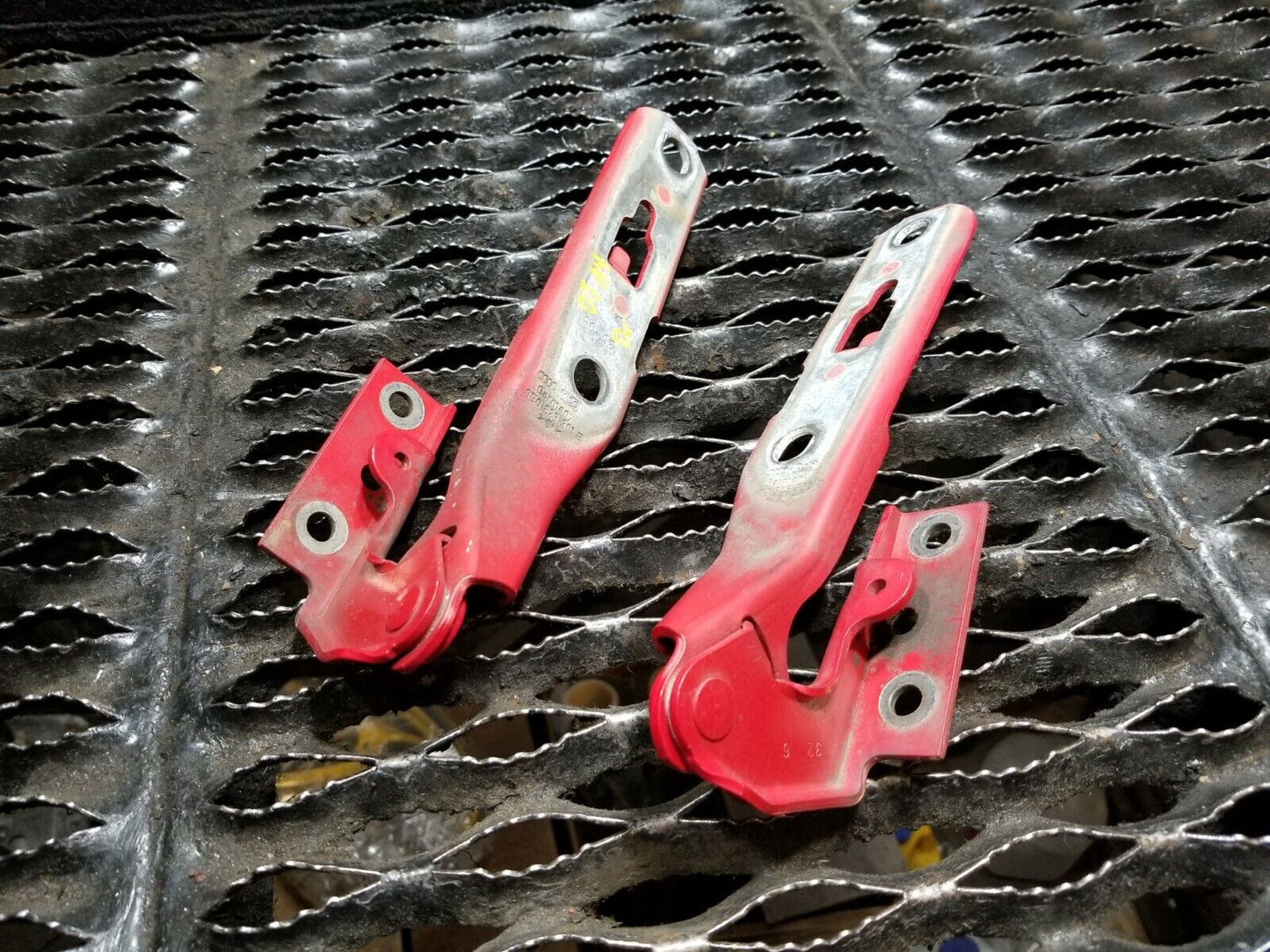 06 07 08 Audi A4 Hood Hinge Left & Right Pair OEM 85k Miles