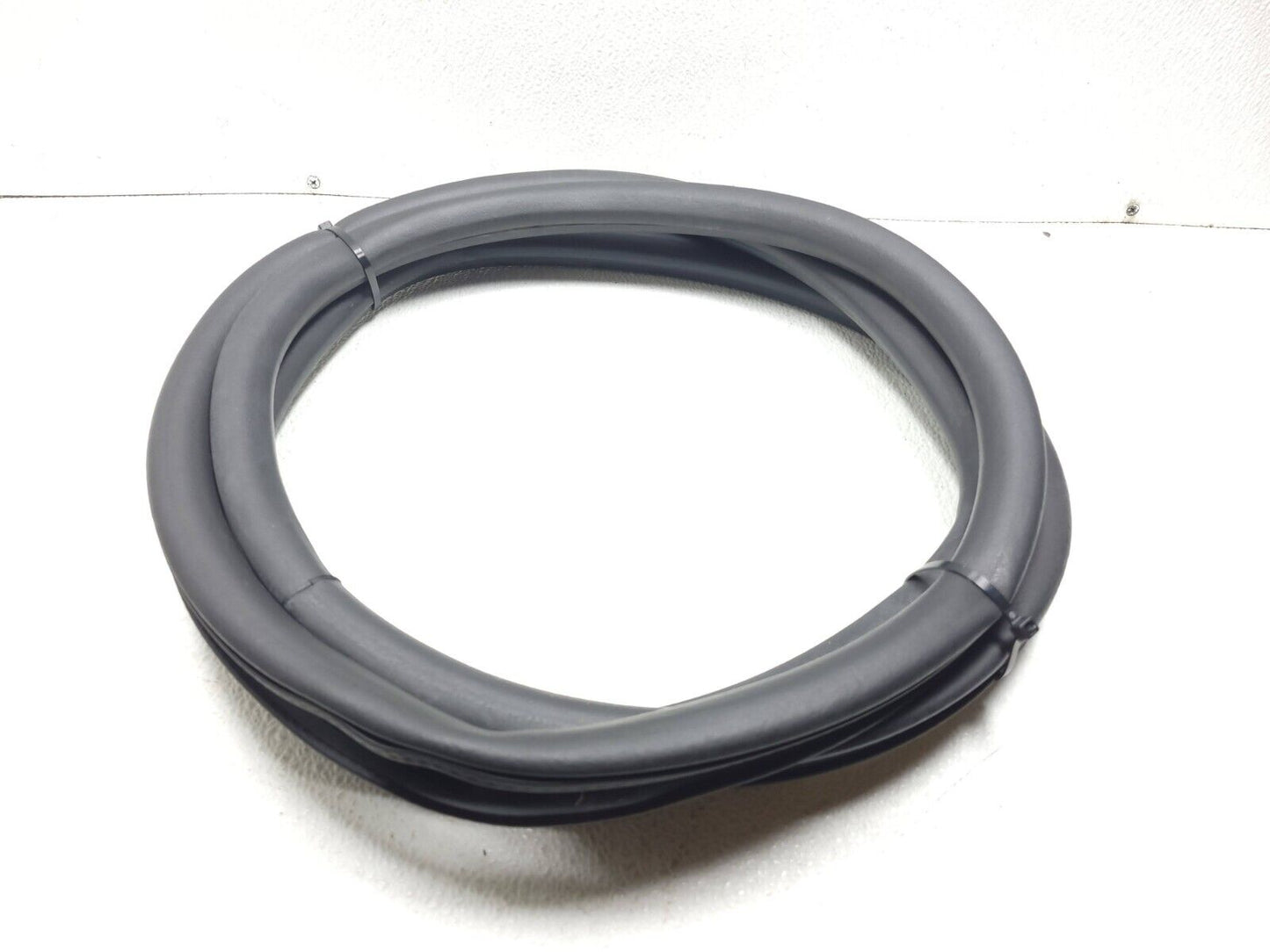 14 15 16 17 18 Jeep Cherokee Rear Door Weather Strip Seal Passenger Side Rh OEM