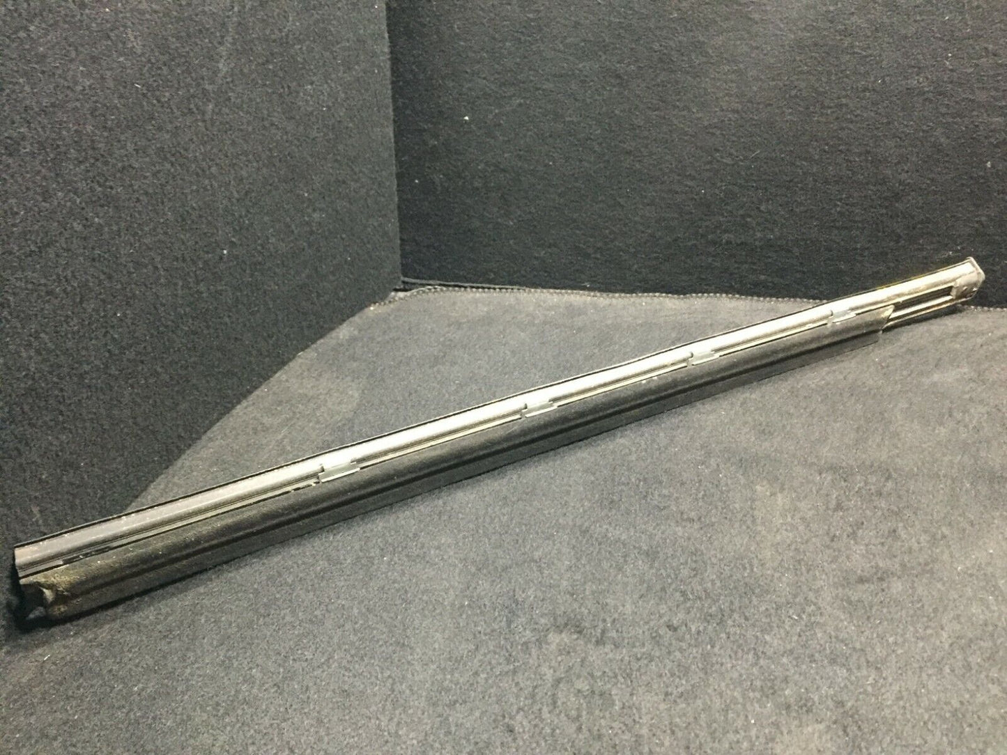 99 00 01 02 03 Mercedes W163 Rear Pass Side Door Window Glass Molding OEM D34