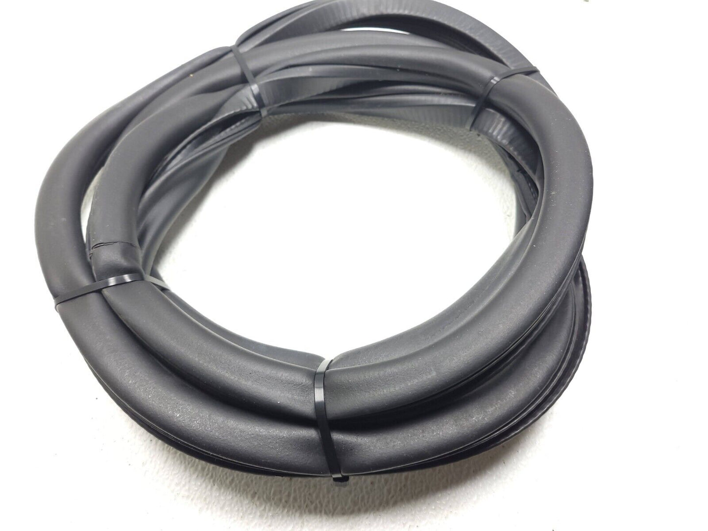 14 15 16 17 18 Jeep Cherokee Door Weatherstrip Seal Front Right Pass Side OEM