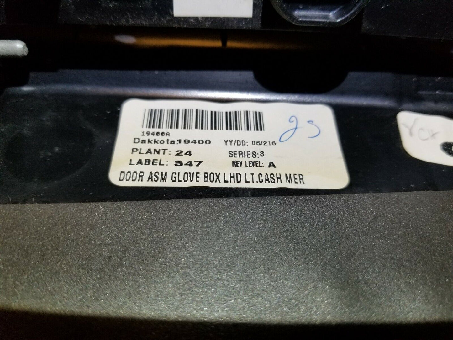 05 06 07 08 09 Cadillac SRX Dash Glove Box Storage Compartment OEM