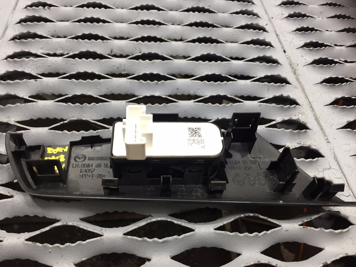 09-13 Mazda 3 Rear Lh Driver Side Door Switch Bbm2 66370 OEM