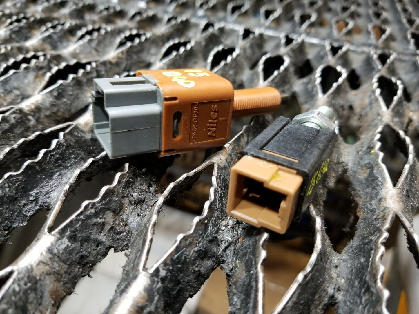 2014 2015 Infiniti Q40 Brake Pedal Stop Light Lamp Switch 2pcs OEM 34k