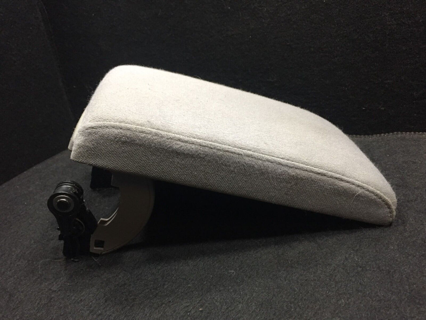 2002 2003 2004 Volkswagen Passat Center Console Storage Lid Armrest OEM D23