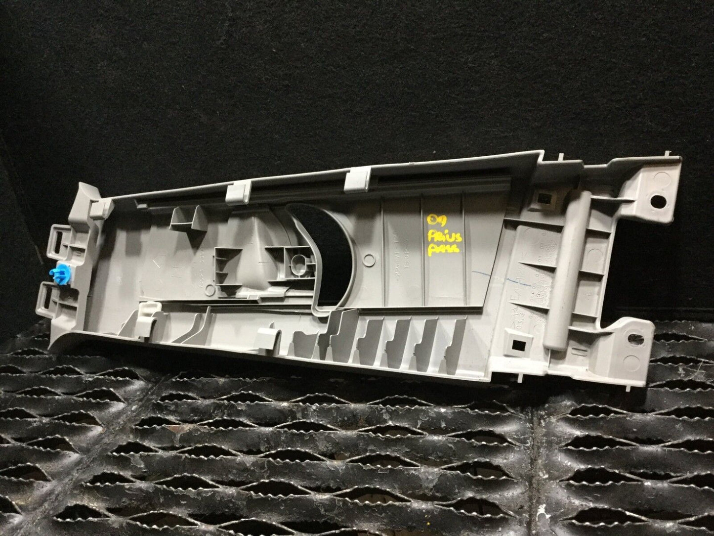 2005 - 2009 Toyota Prius Passenger Right Side Center Seatbelt B Pillar Trim OEM