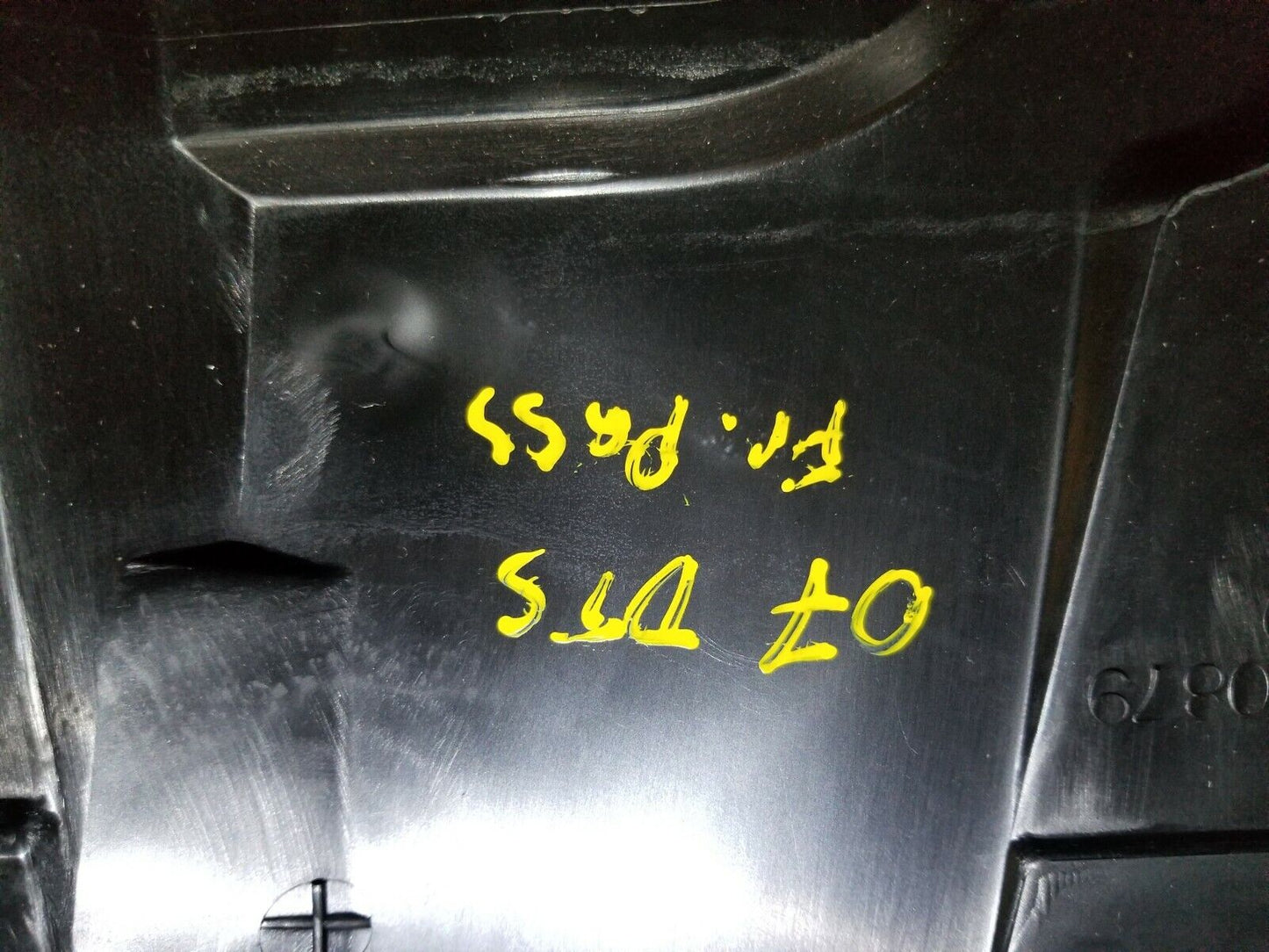 06 07 08 09 10 11 Cadillac DTS Front Right Pass Door Panel Water Deflector OEM