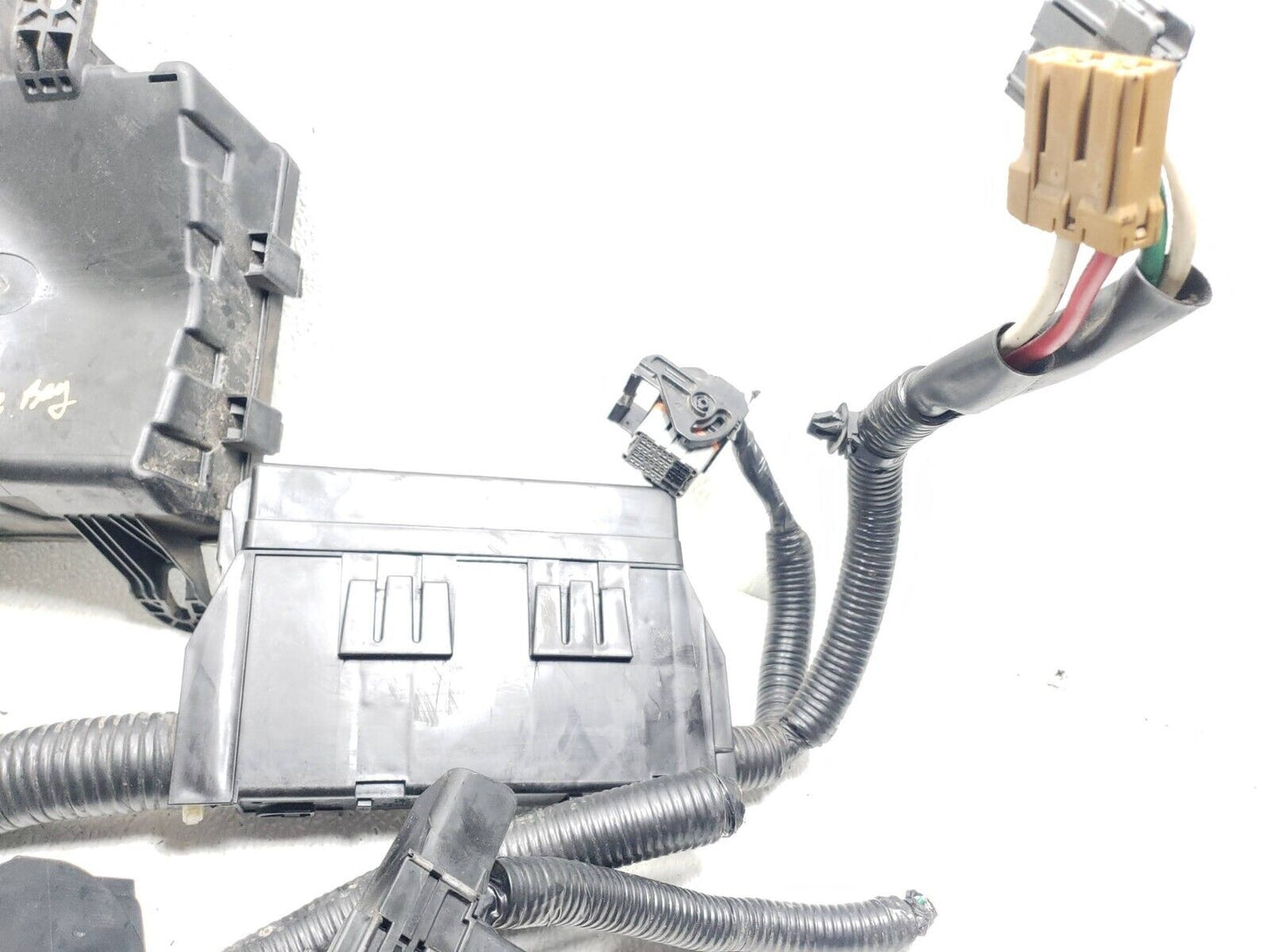 11 12 13 14 Nissan Juke Fuse Relay Box & Wire Plug Connector.24012-1km0c