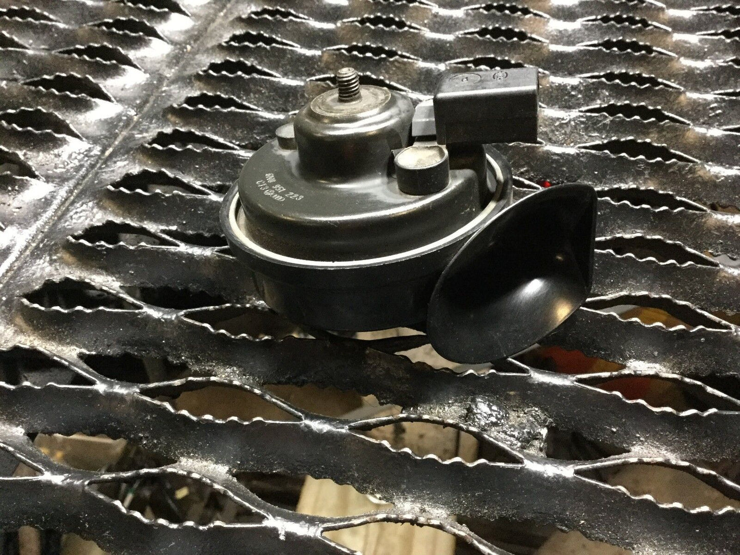 03 04 05 06 Porsche Cayenne Horn Signal 6n0951223a OEM