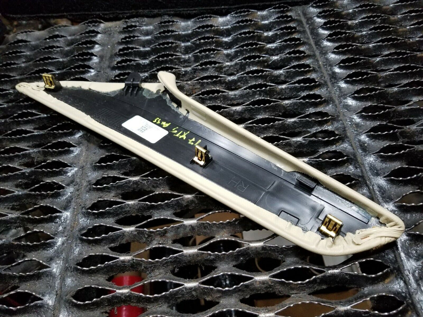 17 18 19 20 Cadillac Xt5 Front Floor Console Trim Right Passenger Side OEM 34k