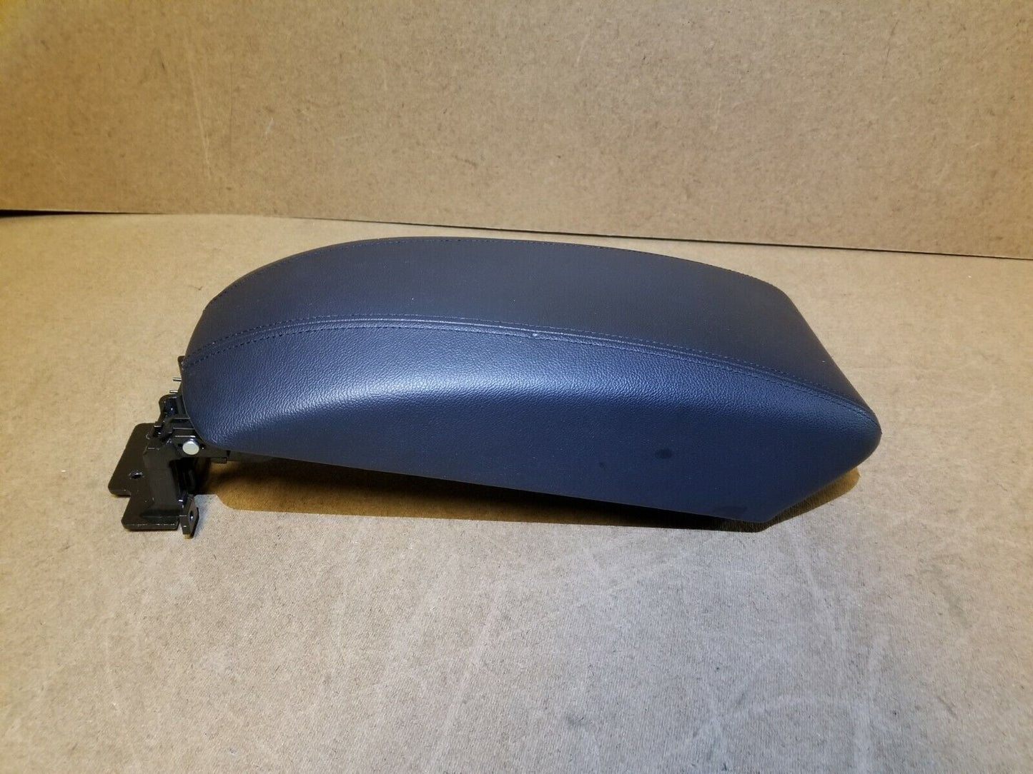 10 11 12 13 14 Hyundai Sonata Center Console Arm Rest Armrest Lid Cover  OEM 55k