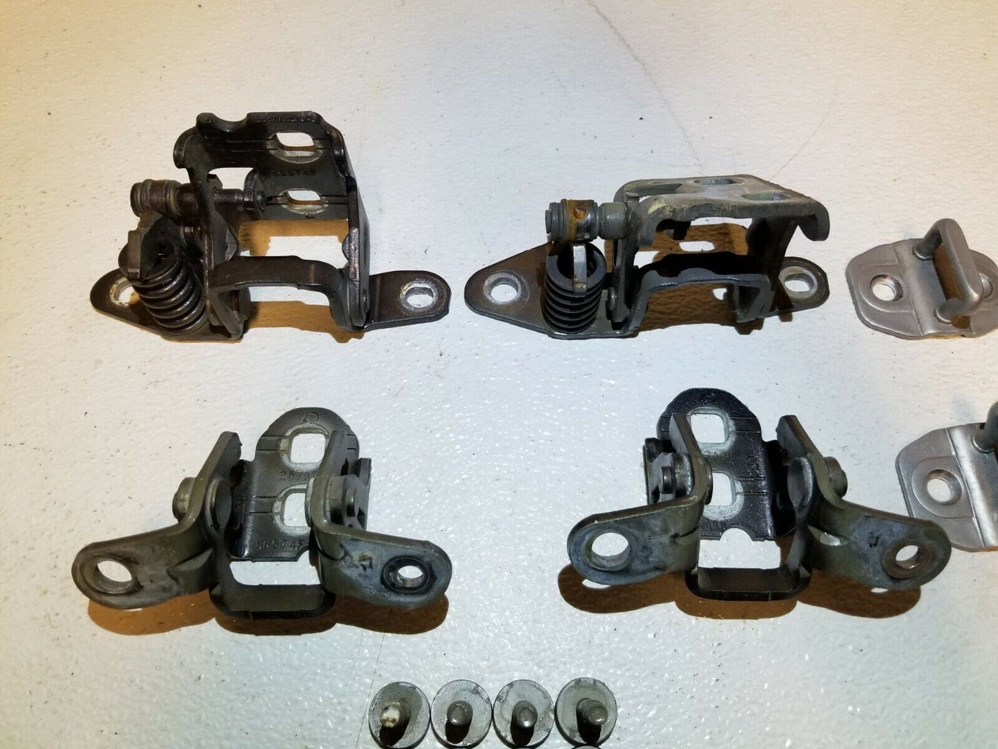 12 13 14 15 16 Jeep Patriot Left Drievr Side Door Hinge W/ Striker OEM 56k