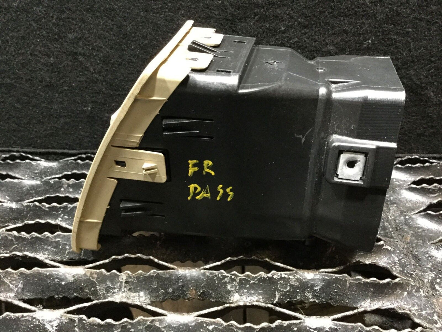 07 08 09 Suzuki Grand Vitara Xl-7 Right Passenger Dash AC Heater Air Vent OEM