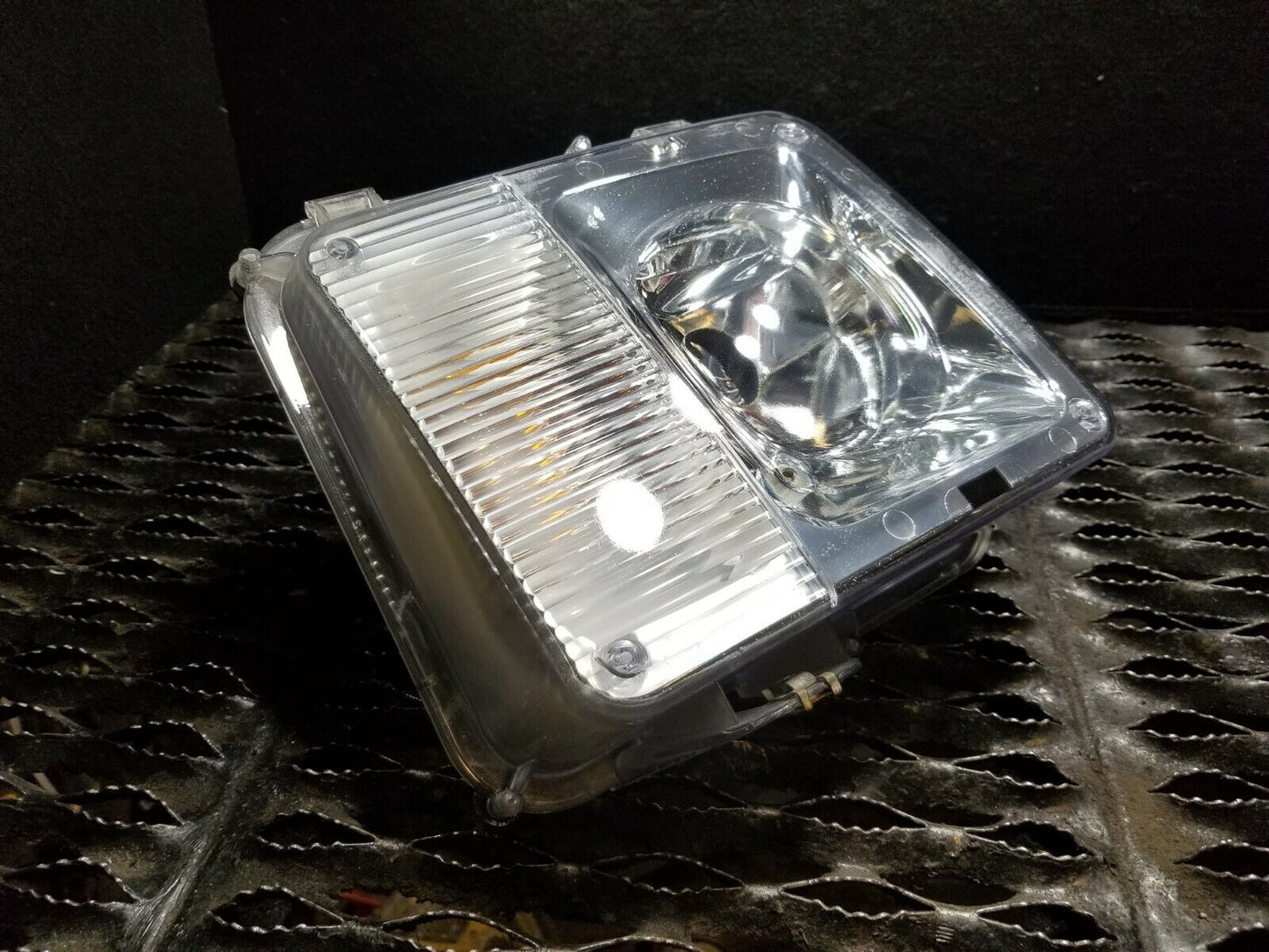04 05 06 07 08 09 Cadillac SRX Driver Left Fog Light Lamp OEM