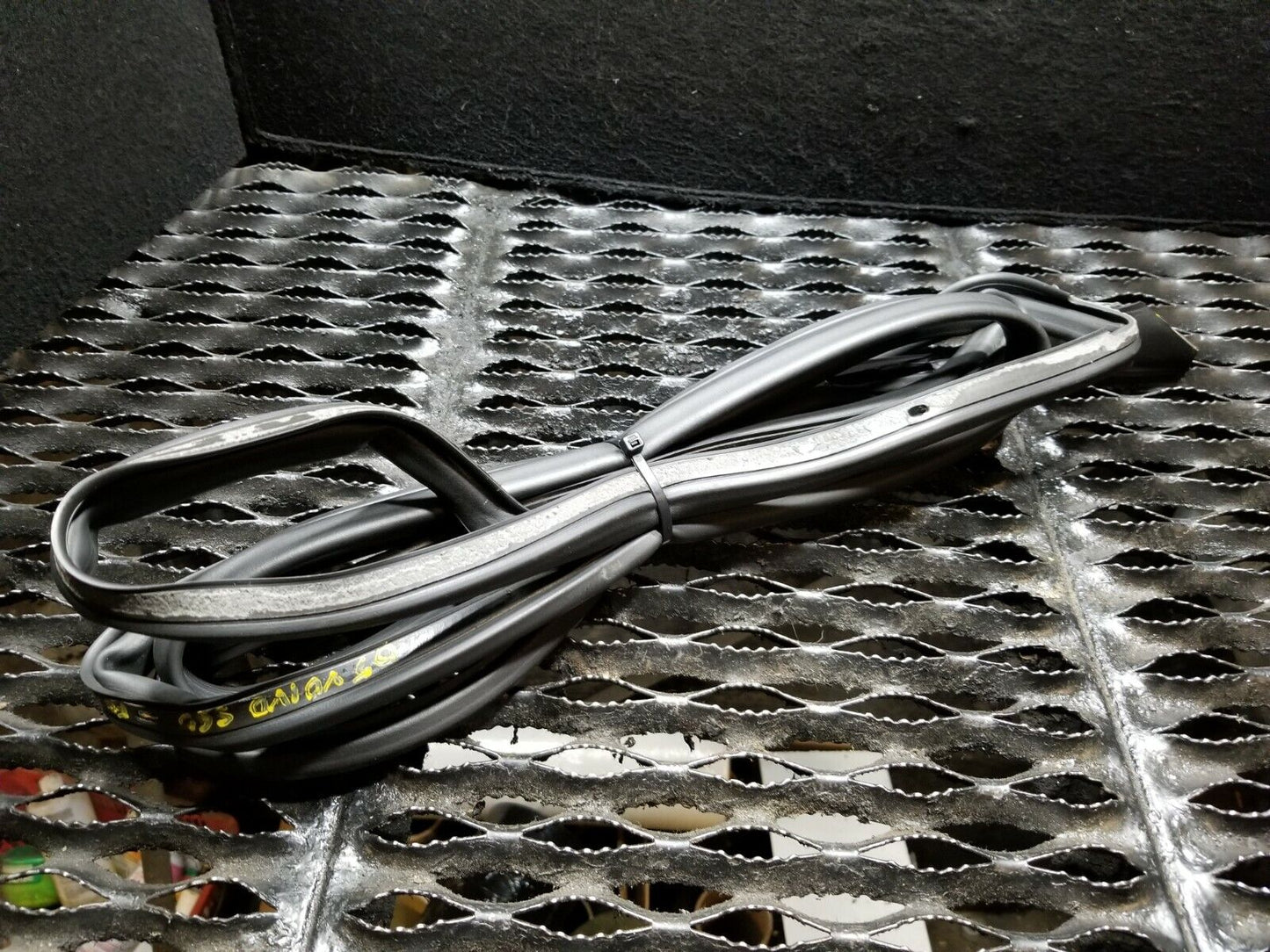 05 06 07 08 09 Volvo S60 Front Right Pass Door Weatherstrip Seal OEM