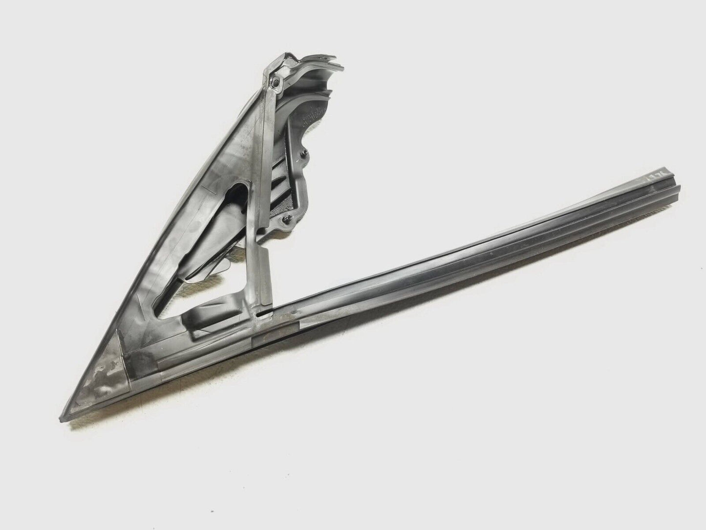 2011 - 2014 Cadillac CTS Coupe Door Mirror Weatherstrip Seal Right Passenger OEM