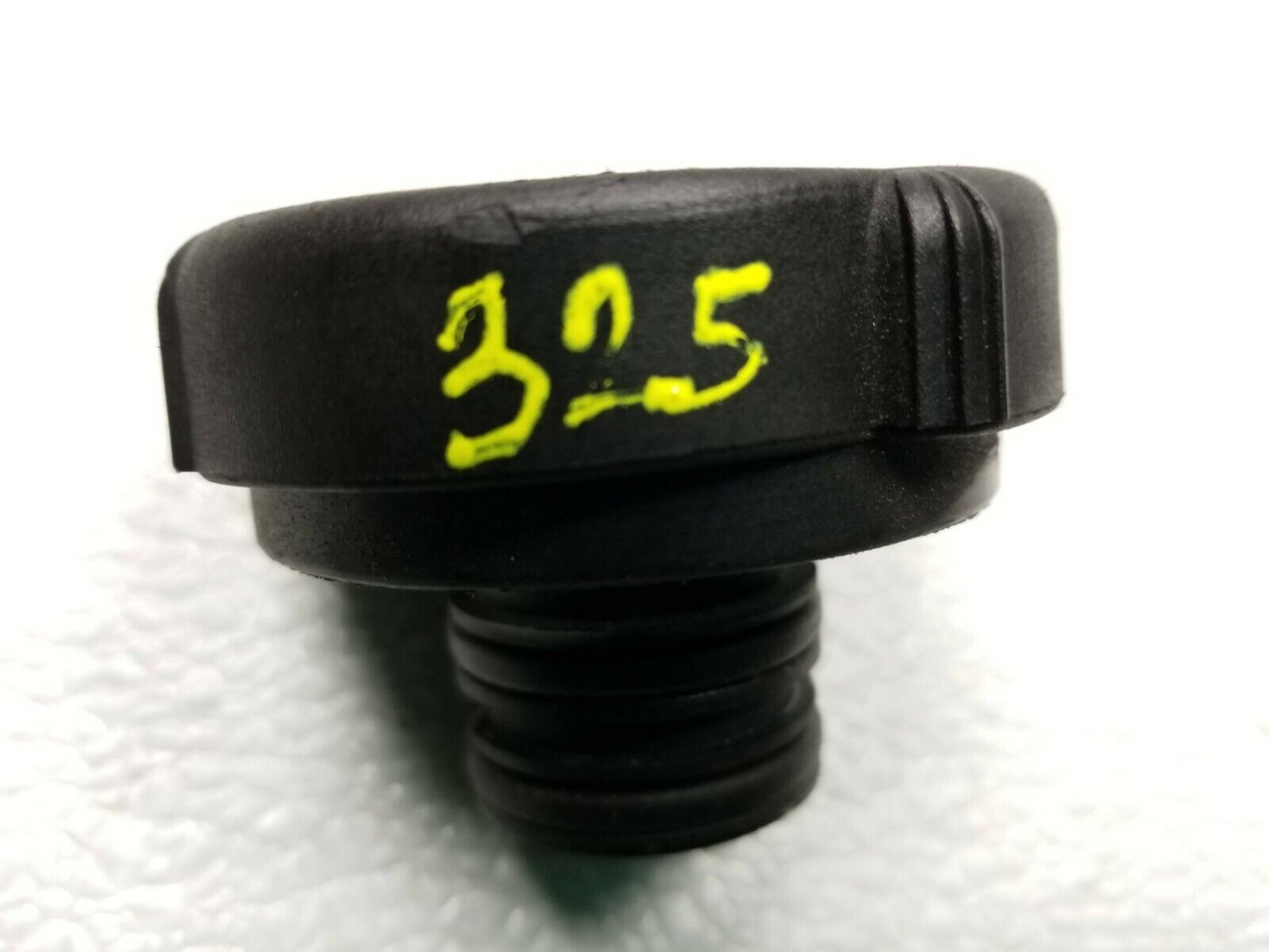 01 02 03 04 05 BMW E46 Radiator Overflow Reservoir Cap OEM 125k Miles