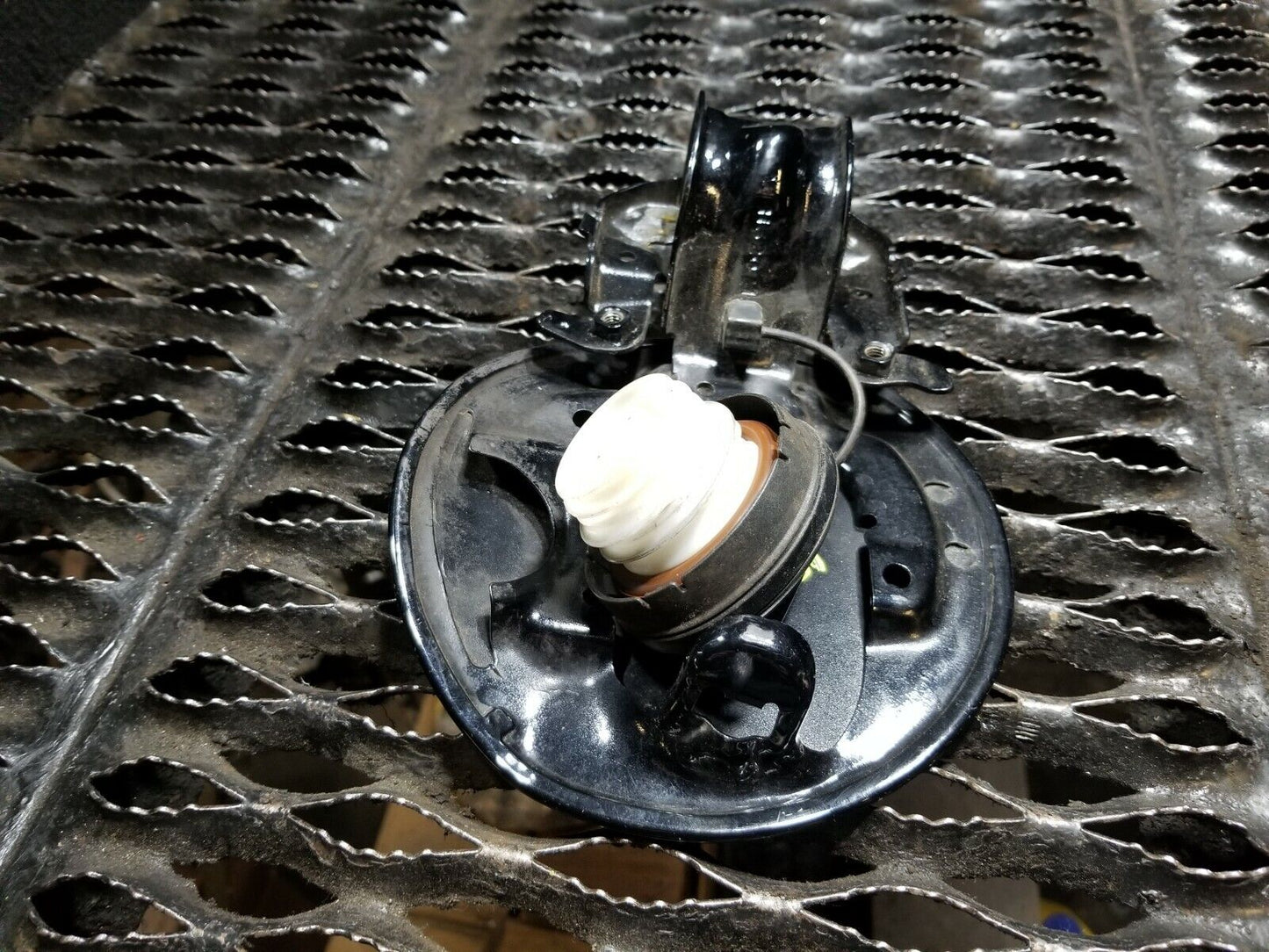13 14 15 Honda Civic Sedan Fuel Tank Door Lid W/ Fuel Filler Cap OEM 89k