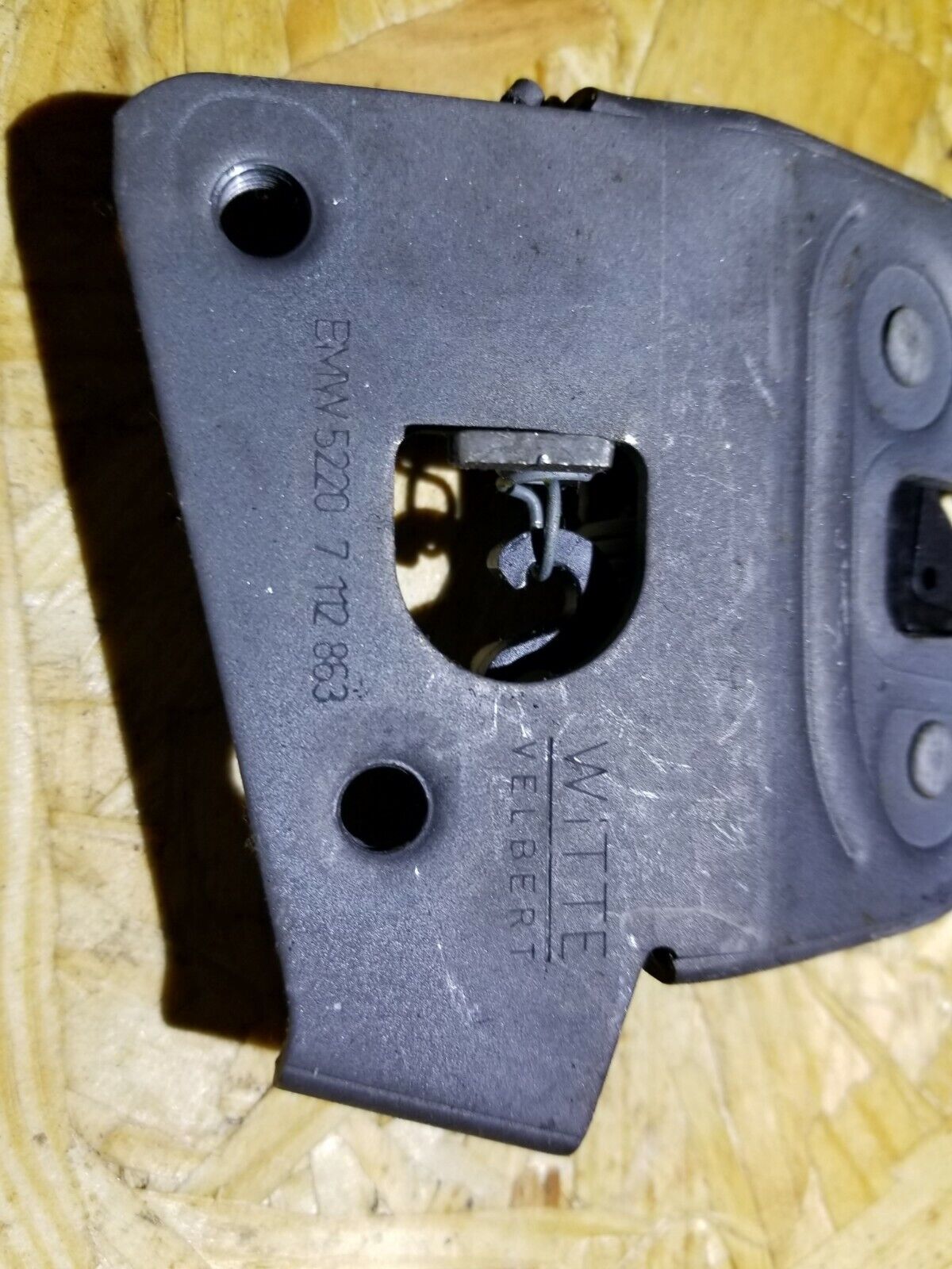 04 05 06 07 BMW 530xi E60 Rear Seat Latch Lock Driver Side Left 7112863 OEM