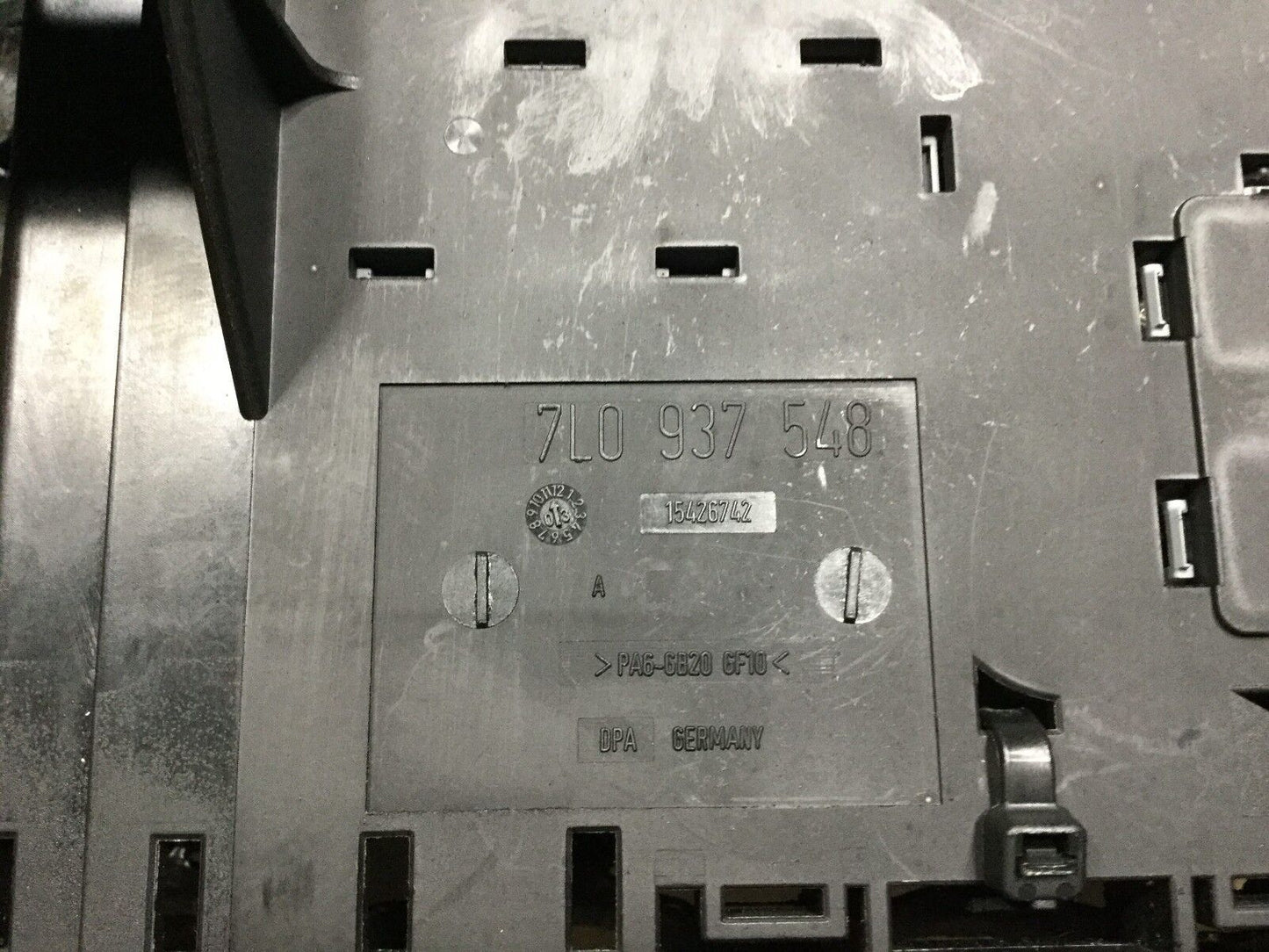 04 05 06 Porsche Cayenne 3.2l Main Fuse Relay Box OEM