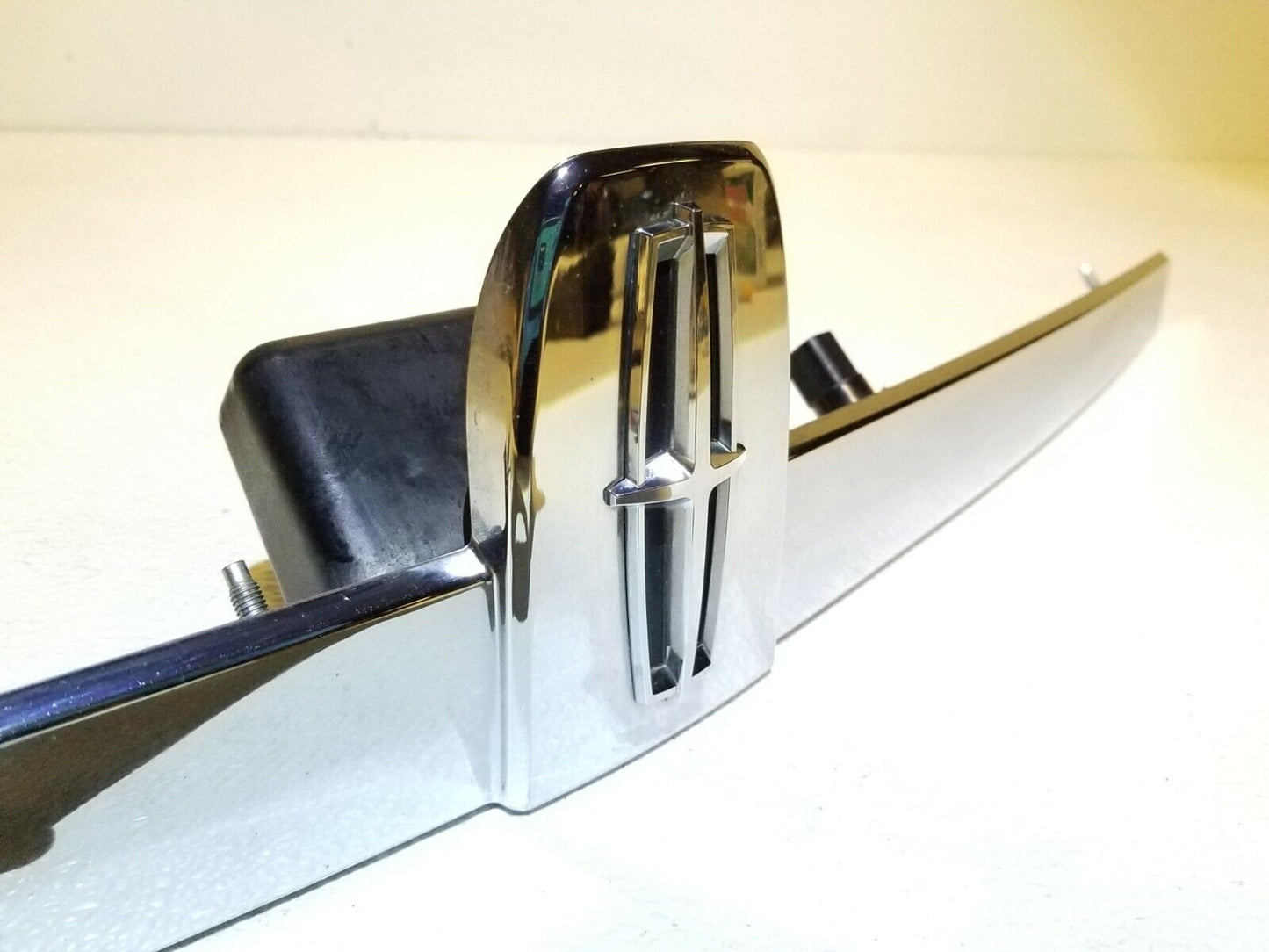 09 10 11 12 Lincoln MKS Trunk Lid Chrome Molding OEM