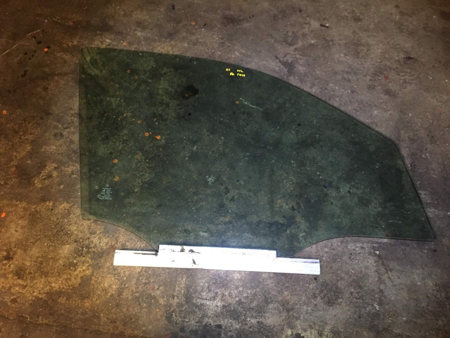 98 99 00 01 Mercedes W163 Front Right Passenger Side Window Glass OEM D34
