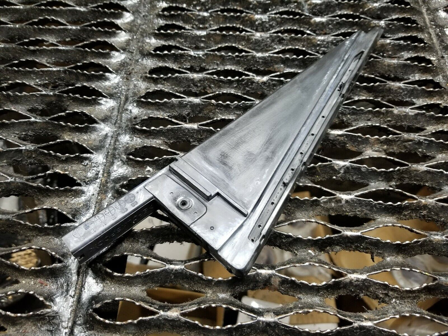 11 12 13 Kia Soul Right Passenger Side Rear Door B Pillar Trim Molding OEM