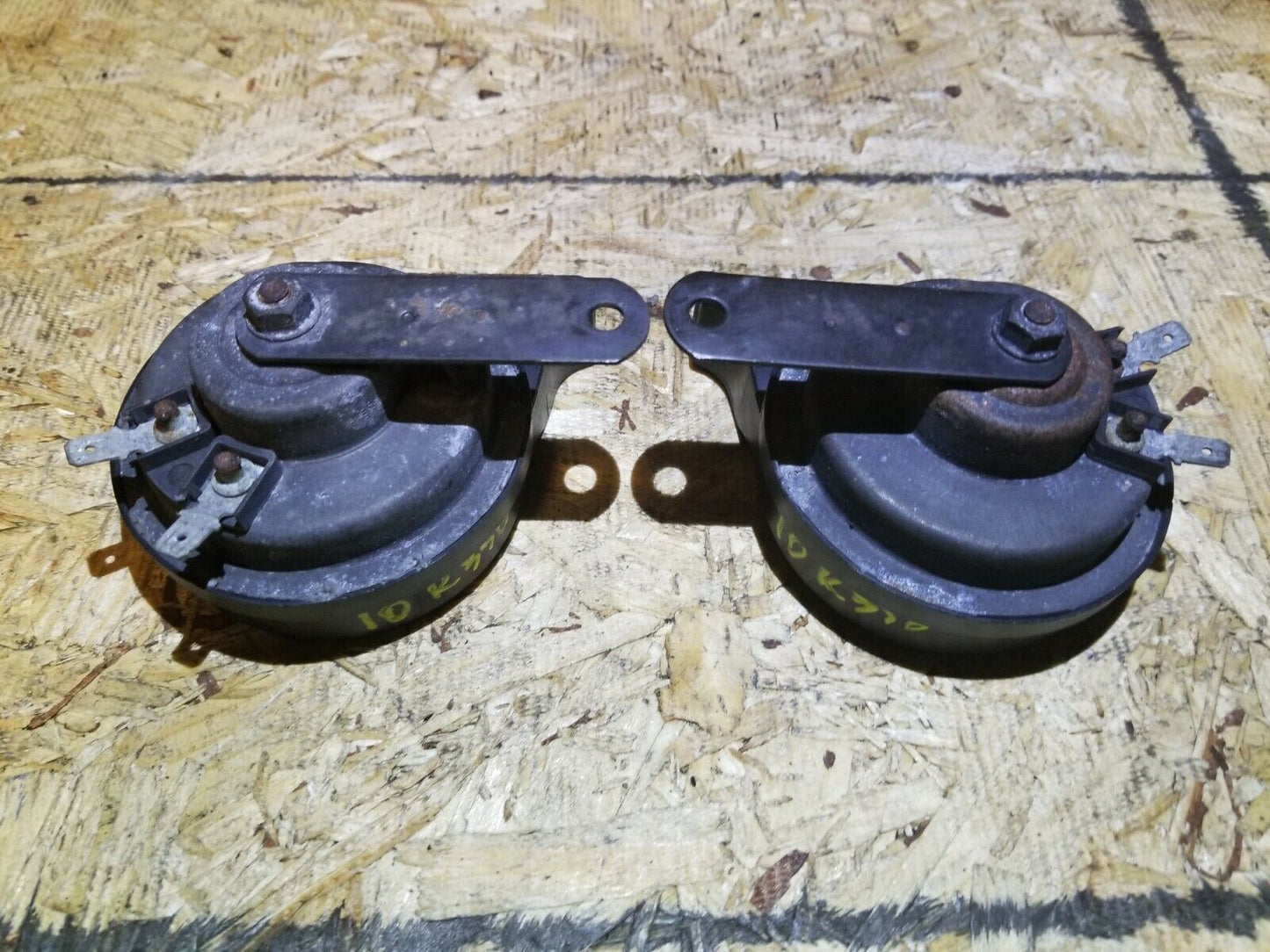07 08 09 10 Mercedes R350 Horn Signal Pair OEM