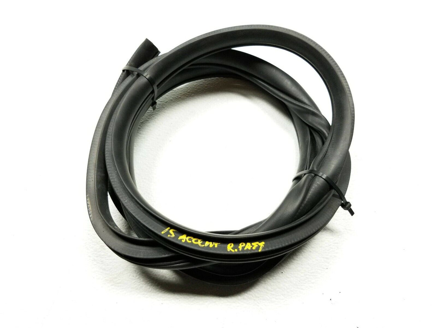 15 16 17 Hyundai Accent Hatch Rear Right Pass Side Door Weatherstrip Seal OEM