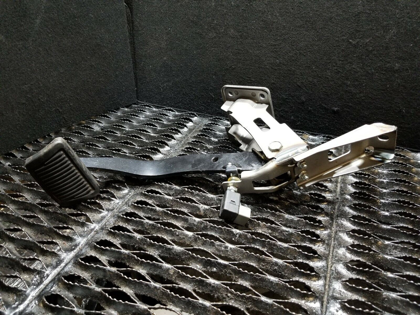 12 13 Kia Soul Brake Pedal OEM