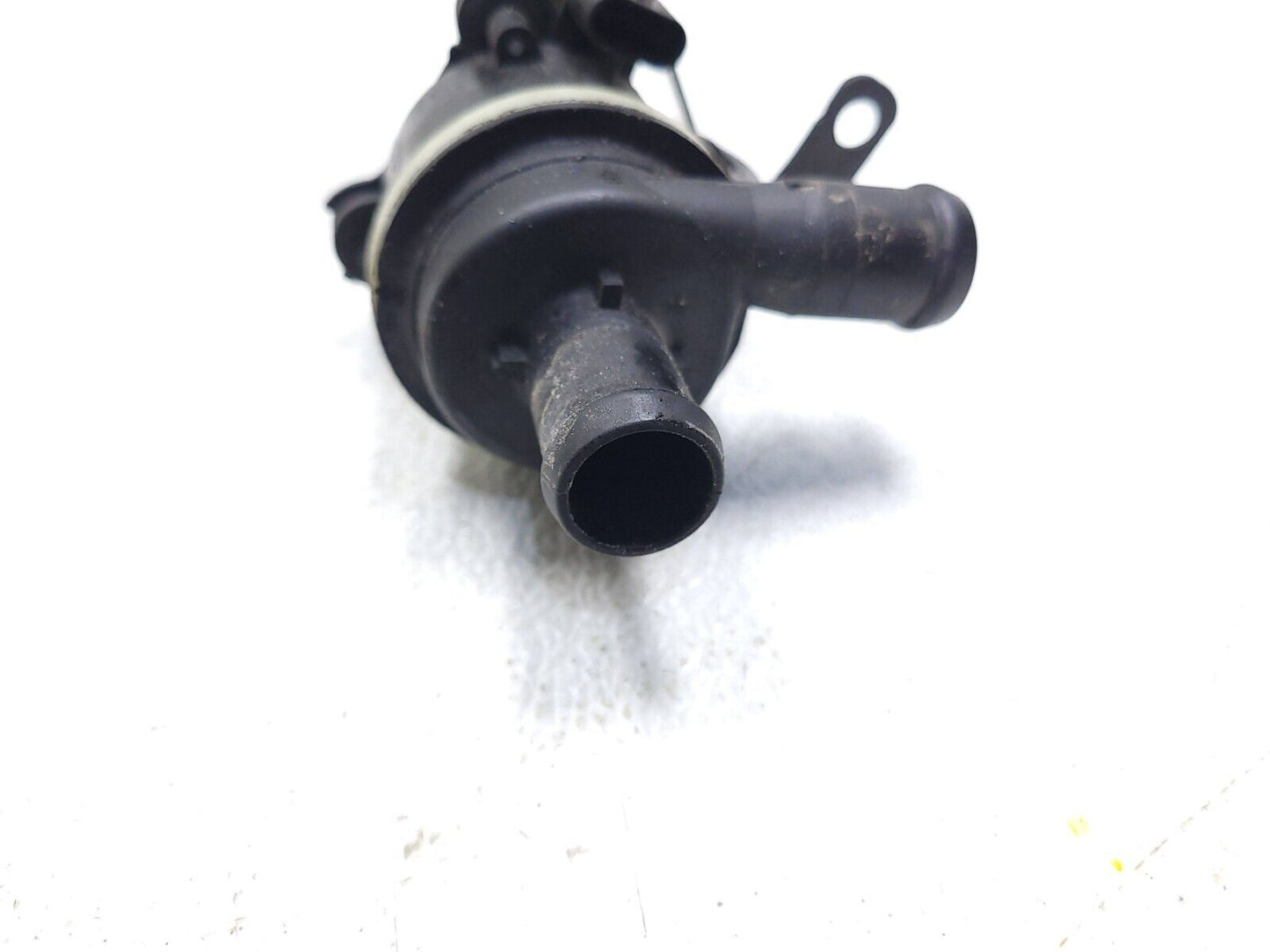 2016 - 2018 Cadillac Ats Auxiliary Coolant Water Pump 23208583 2.0t OEM
