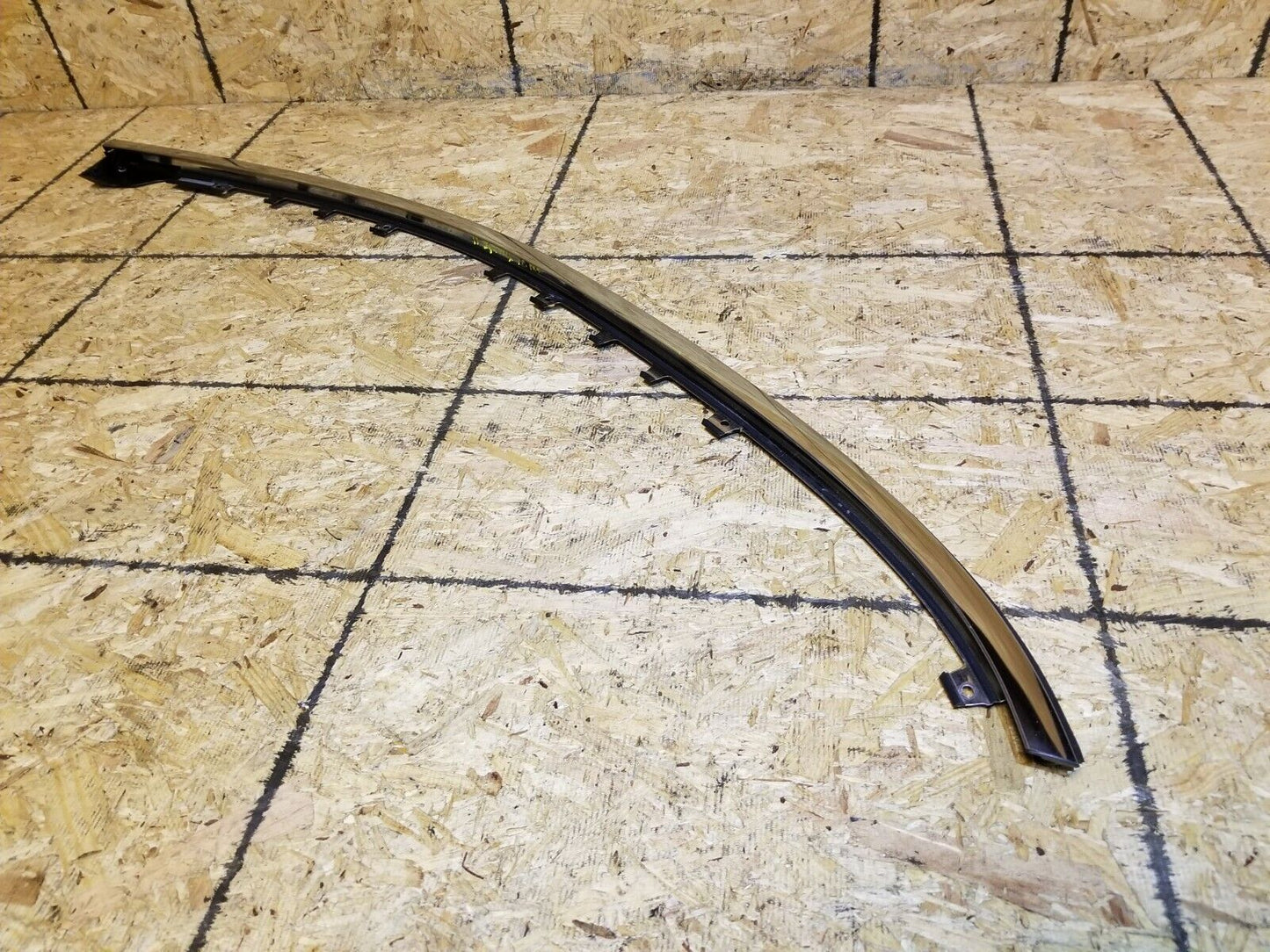 10 - 13 Chevy Equinox Front Door Window Belt Molding Passenger Side Right OEM