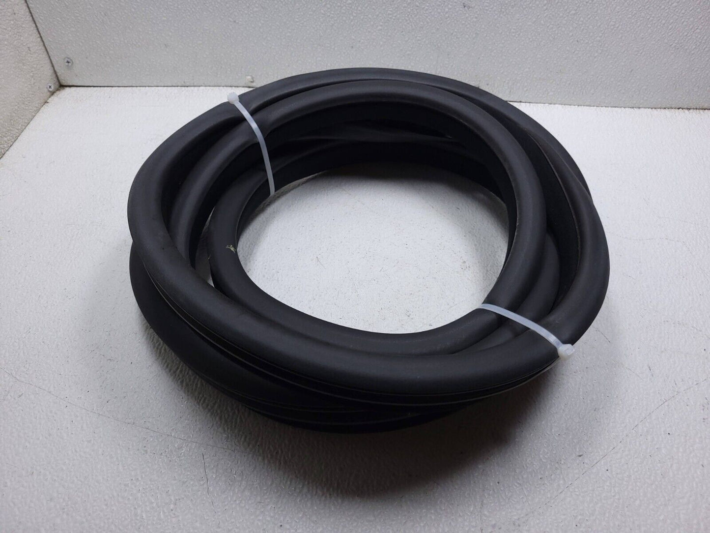 06 07 08 09 10 11 Mercedes Ml500 Door Weatherstrip Seal Rear Right Pass Side OEM