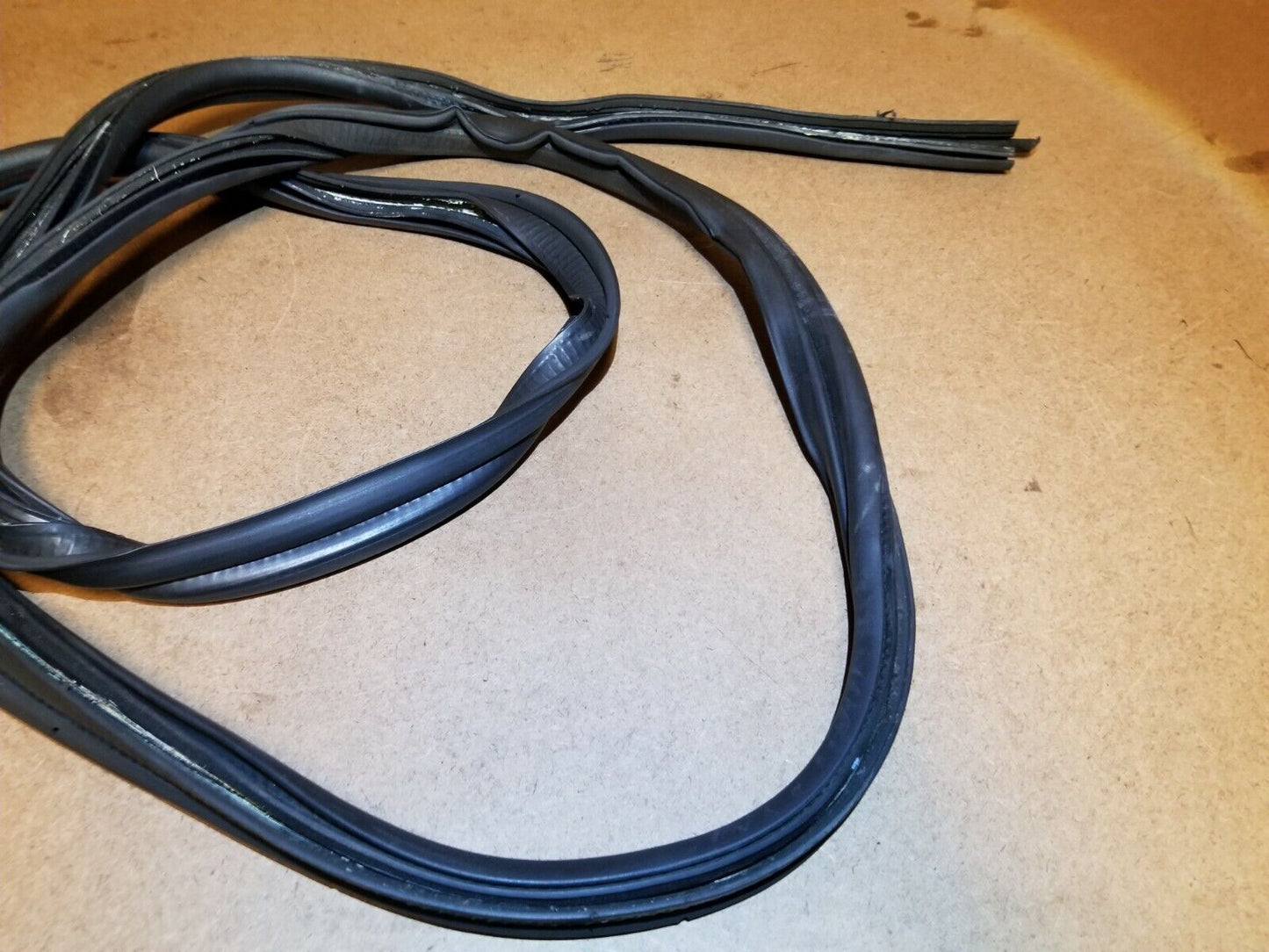07 08 09 10 Jeep Grand Cherokee Srt8 Trunk Rear Weatherstrip Seal OEM