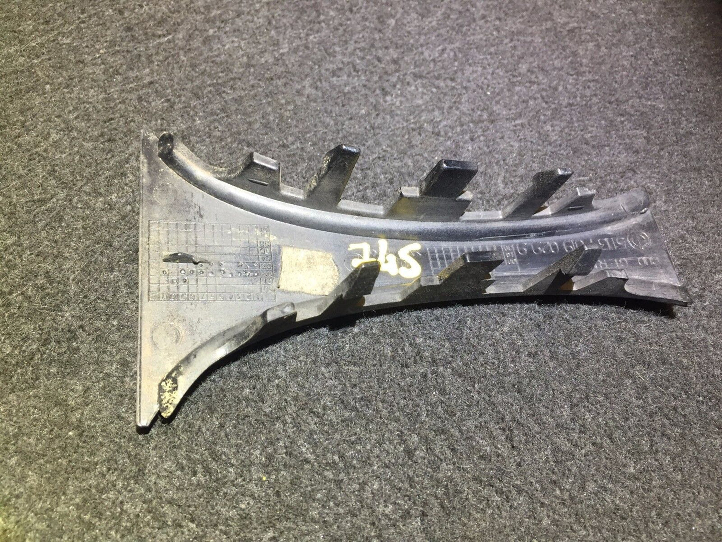 02 03 04 05 BMW 745i E65 Front Center Cover Trim Molding OEM