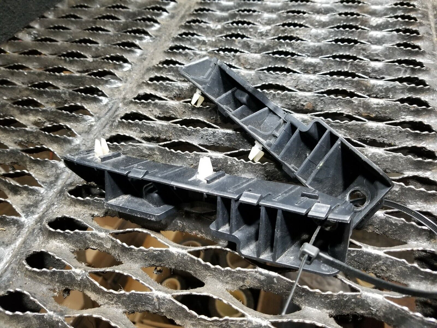 10 11 12 13 14 Hyundai Sonata Front Bumper Side Bracket Left & Right OEM 55k