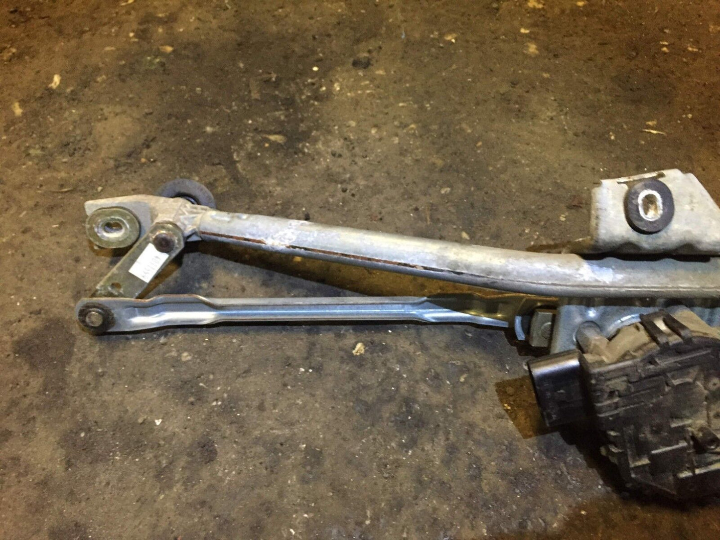 02 03 04 05 Volkswagen Passat Windshield Wiper Motor Transmission OEM D23