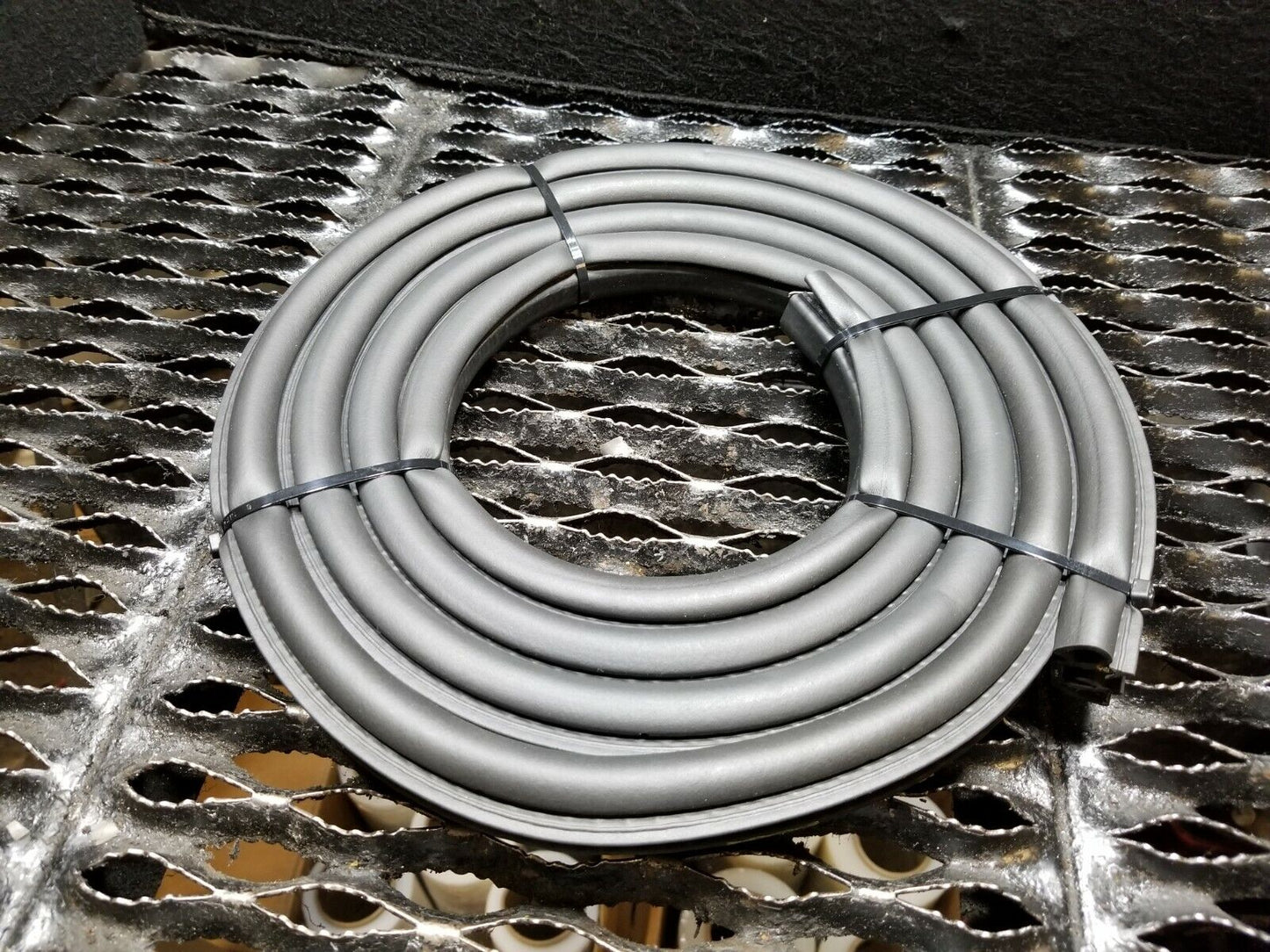 13 14 15 16 Jeep Compass Rear Right Pass Side Door Weather Strip Seal OEM 30k