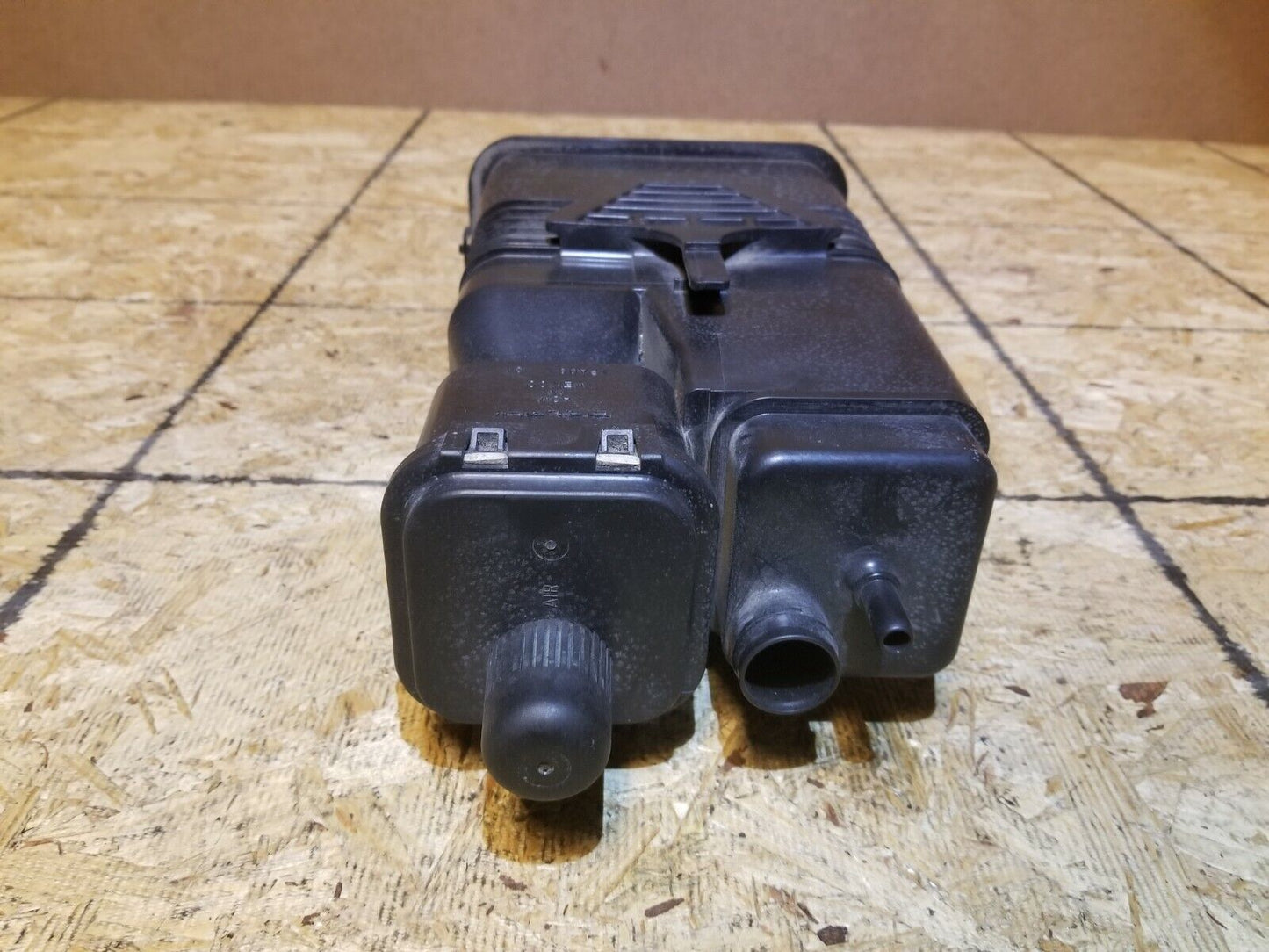 07 08 09 10 Mercedes R350 Fuel Vapor Canister OEM
