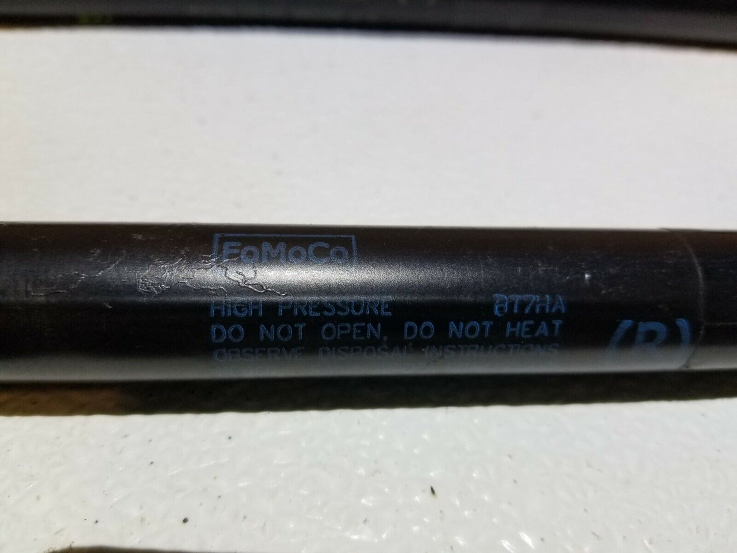 10 11 12 Lincoln MKT Trunk Lid Shock Strut Support Pair OEM