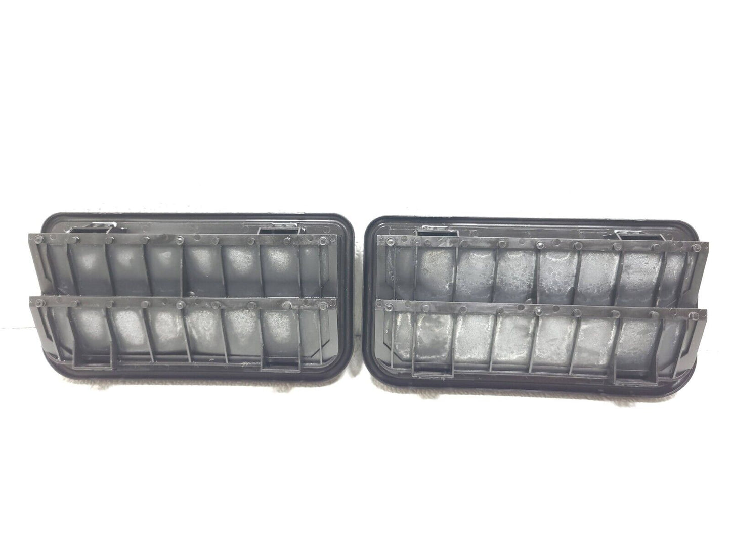 09 10 11 12 Volkswagen Cc Quarter Air Drafter Pressure Vent Lh & Rh OEM
