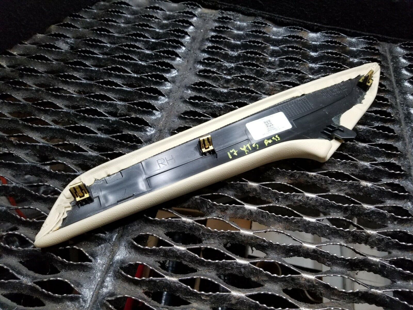 17 18 19 20 Cadillac Xt5 Front Floor Console Trim Right Passenger Side OEM 34k